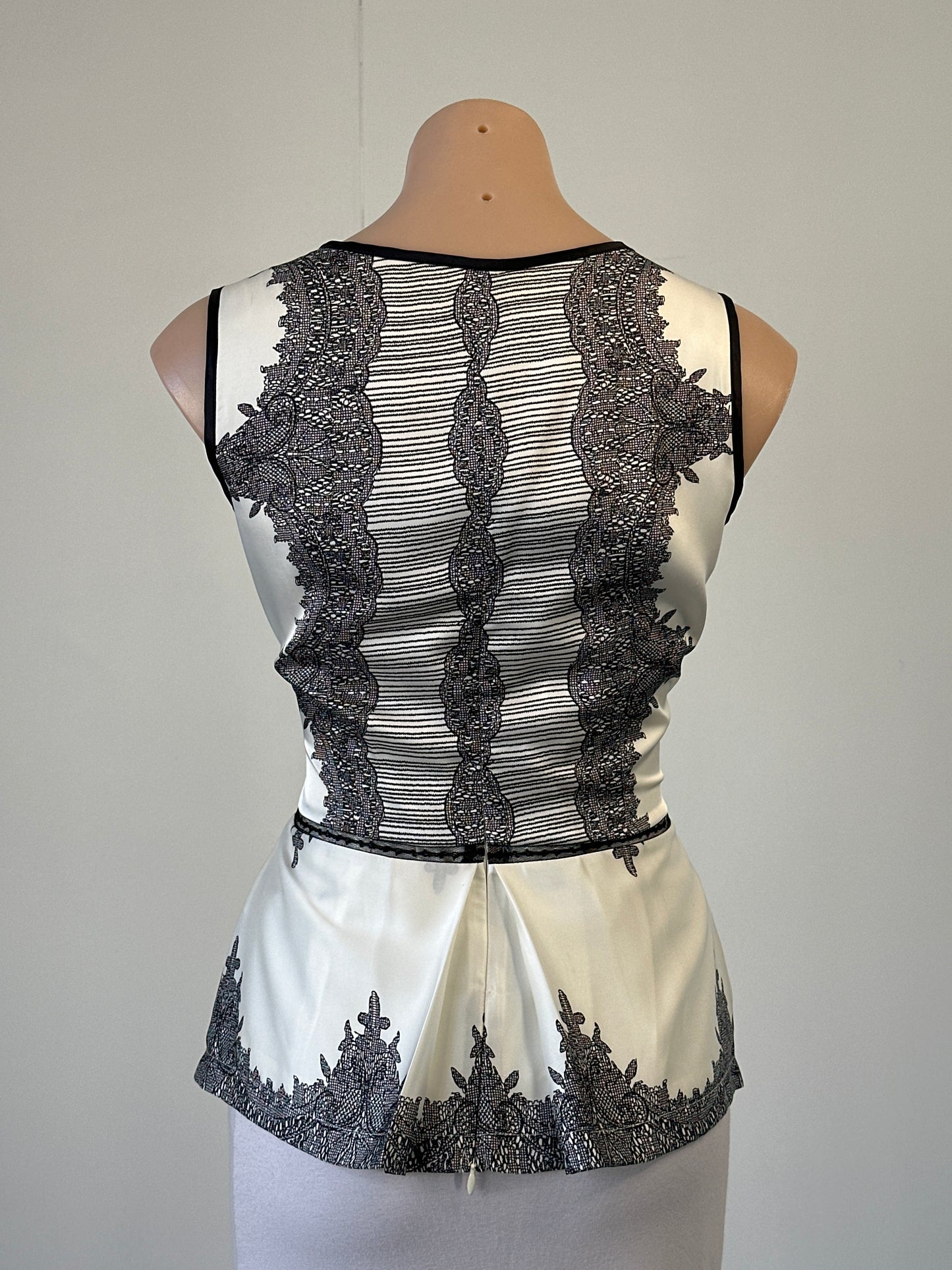 Moss & Spy | top | size 10 | sleeveless | made in Australia 🇦🇺