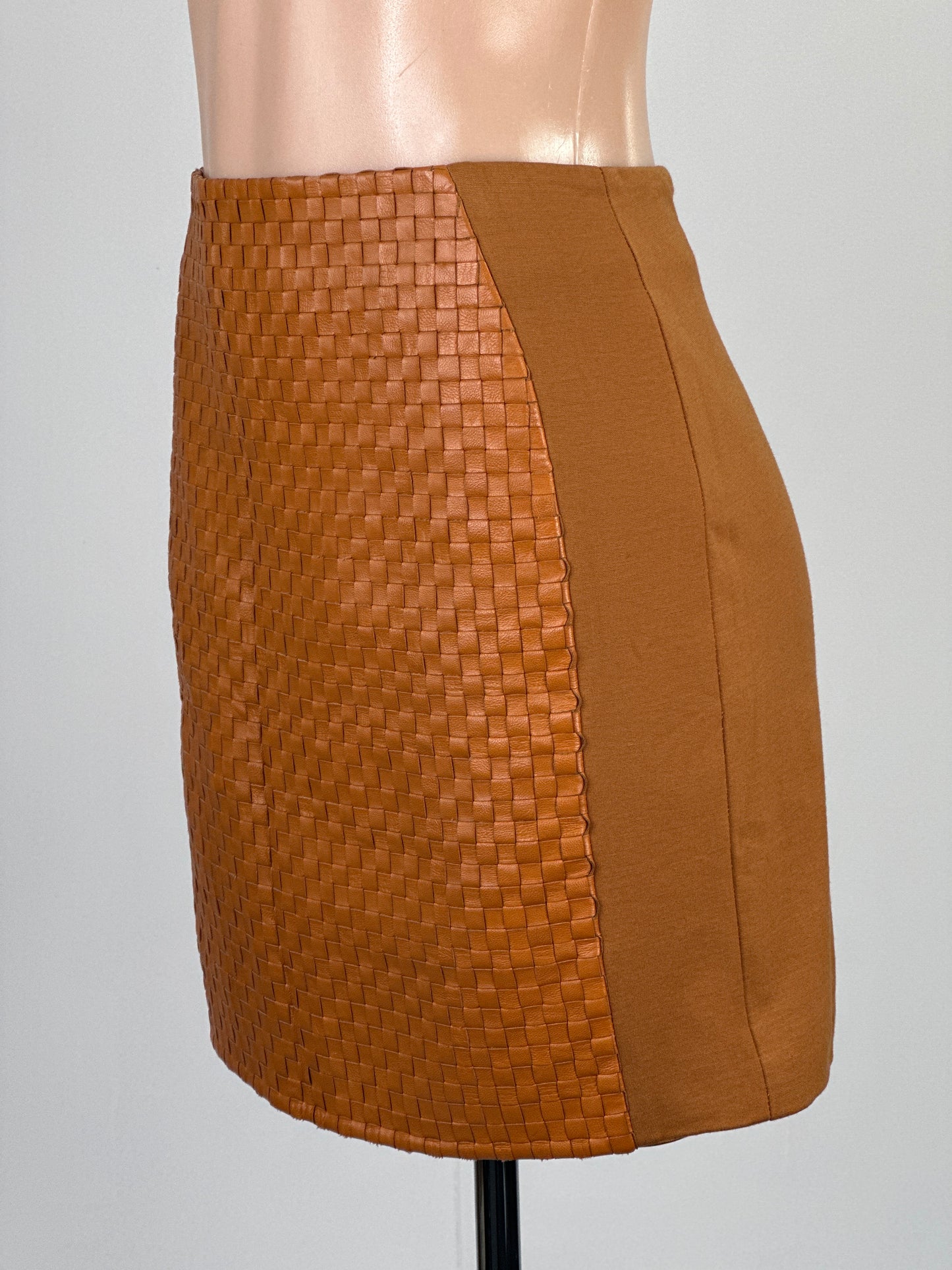 Harry Who | vintage 90’s | skirt | size 8 | mini length | 100% leather contrast