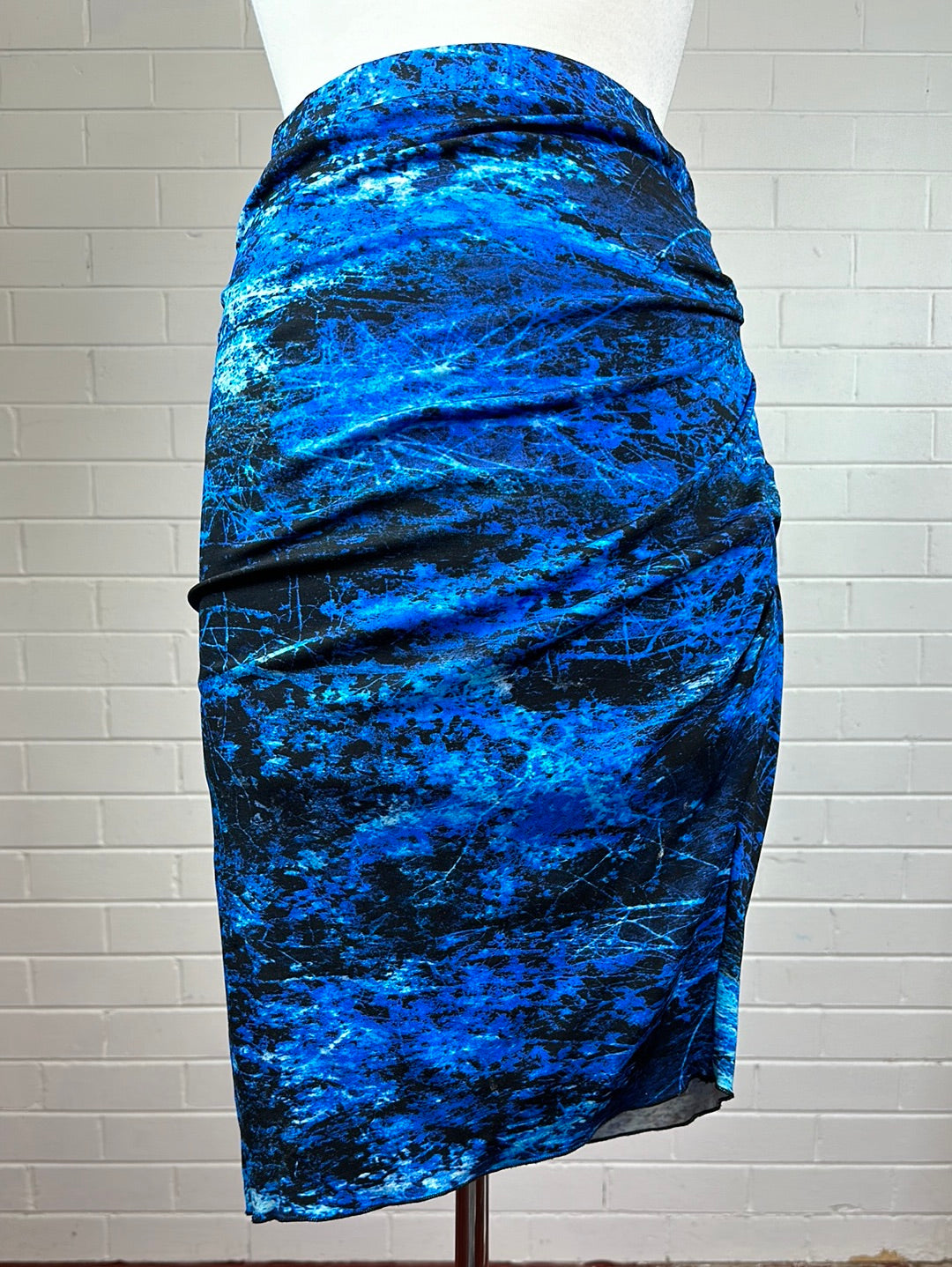 Scanlan Theodore | skirt | size 8 | knee length | made in Australia 🇦🇺