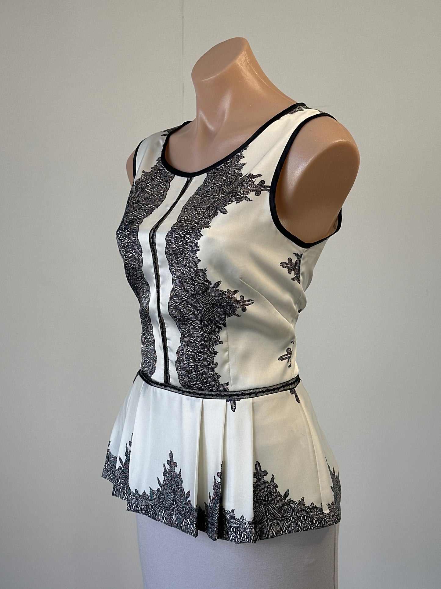 Moss & Spy | top | size 10 | sleeveless | made in Australia 🇦🇺