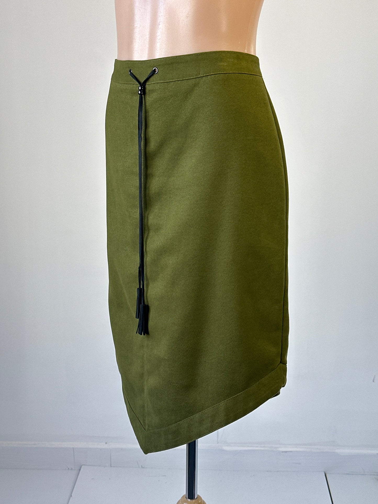 Review | skirt | size 12 | knee length