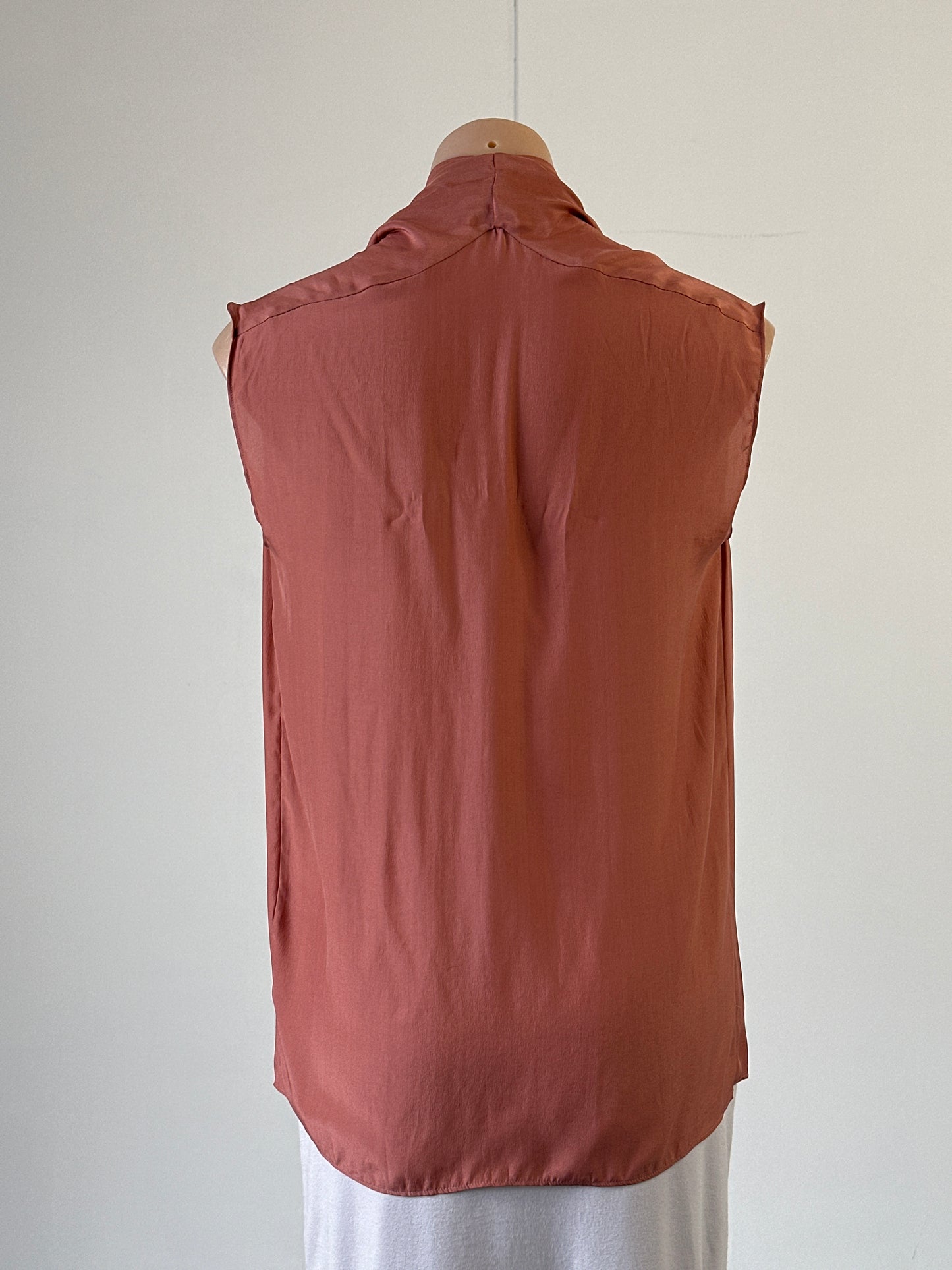 Scanlan Theodore | top | size 8 | sleeveless | 100% silk