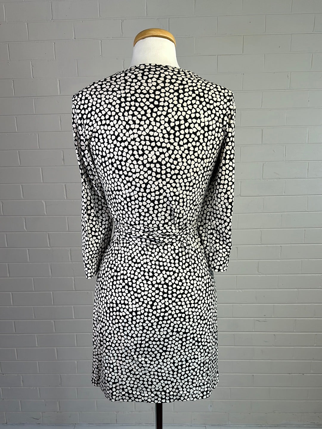Diane von Furstenberg | New York | dress | size 8 | knee length | 100% silk