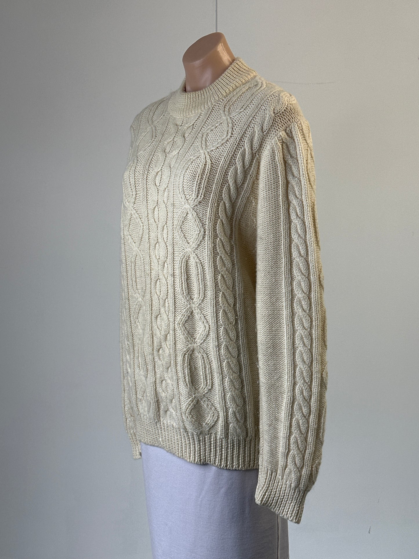 No label | vintage 80's | sweater | size 14 | crew neck | 100% wool | made in Hong Kong
