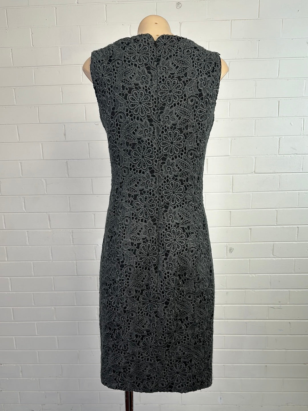 Carolina Herrera | New York | dress | size 6 | knee length | made in the USA