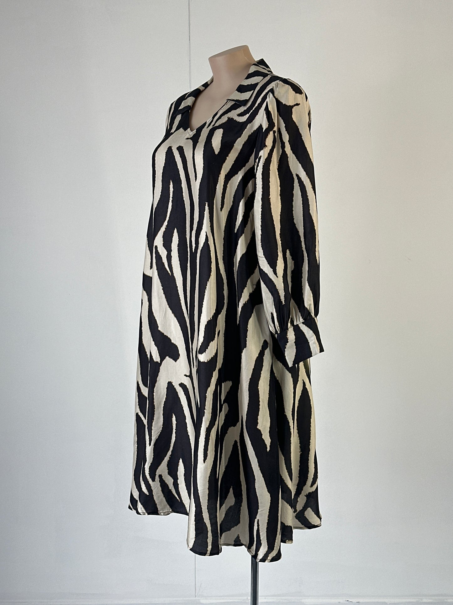 Taking Shape | dress | size 18 | midi length | new with tags