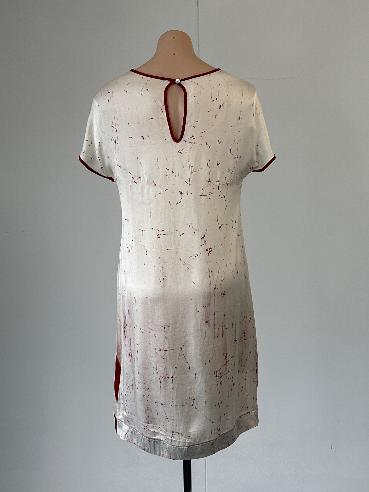 Dilly's | dress | size 8 | knee length | 100% silk
