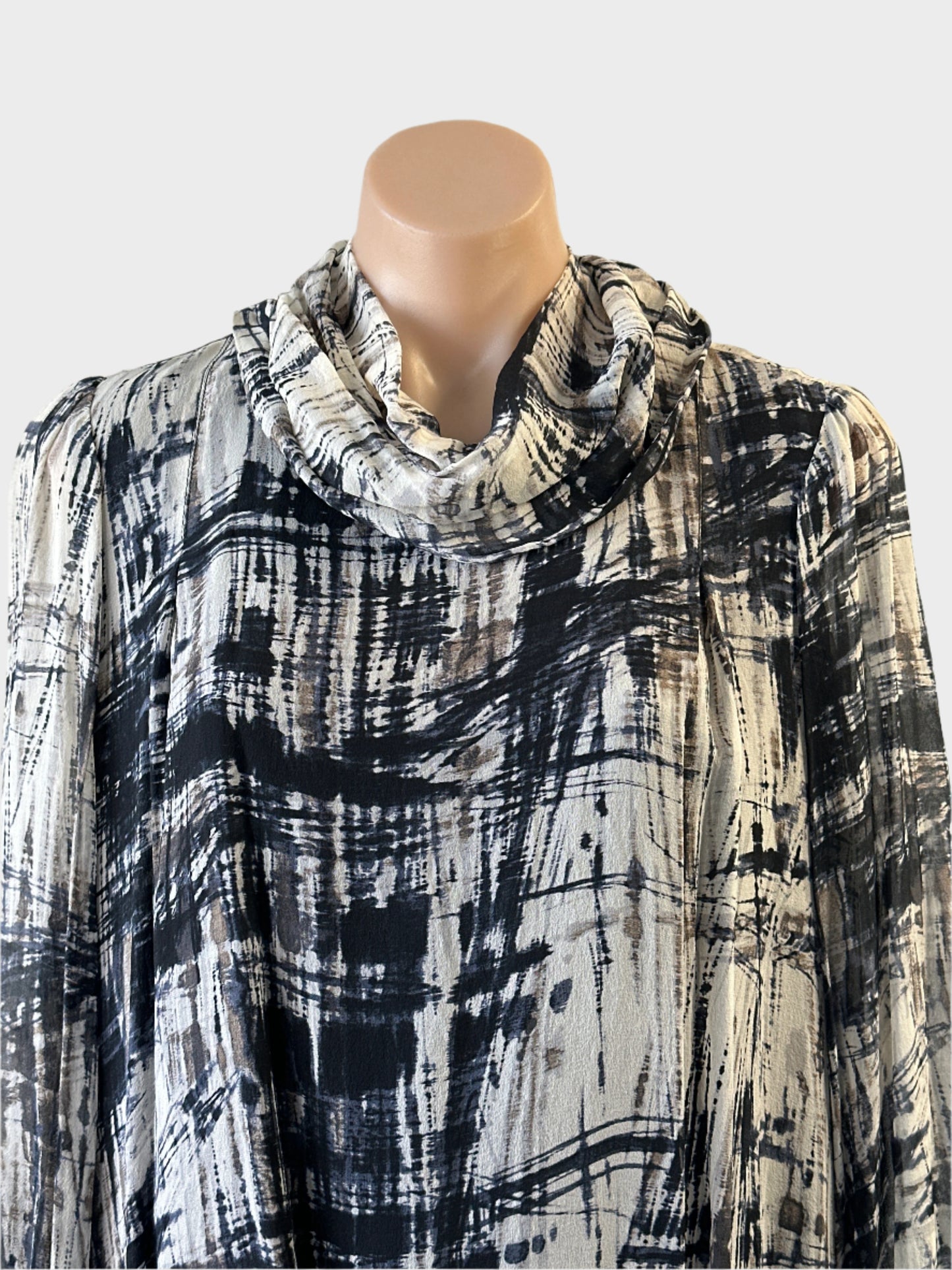 Satch | dress | size 12 | knee length | 100% silk | made in Australia 🇦🇺