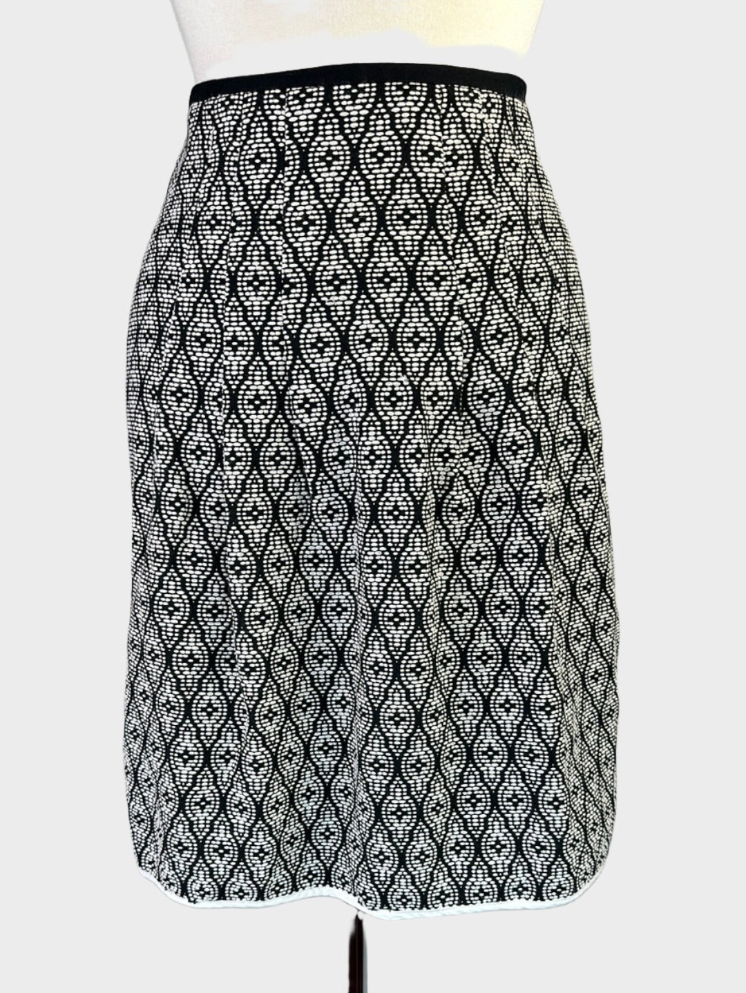 Anna Thomas | skirt | size 8 | knee length | made in Australia ๐ฆ๐บ