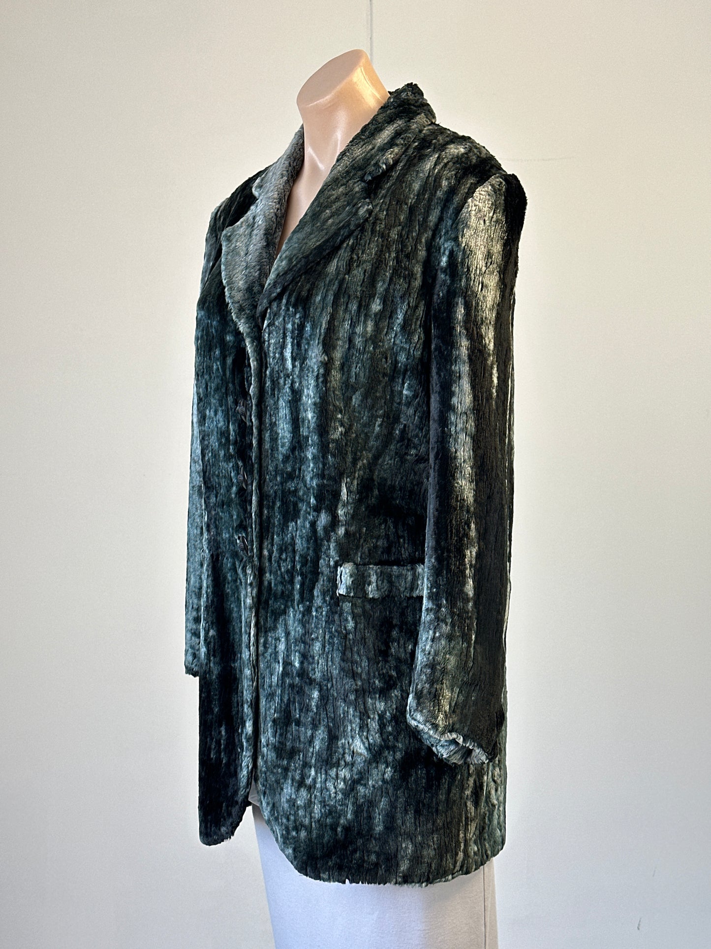 Gianfranco Ferré | Italy | vintage 80's | coat | size 12 | single breasted | 100% wool | made in Italy