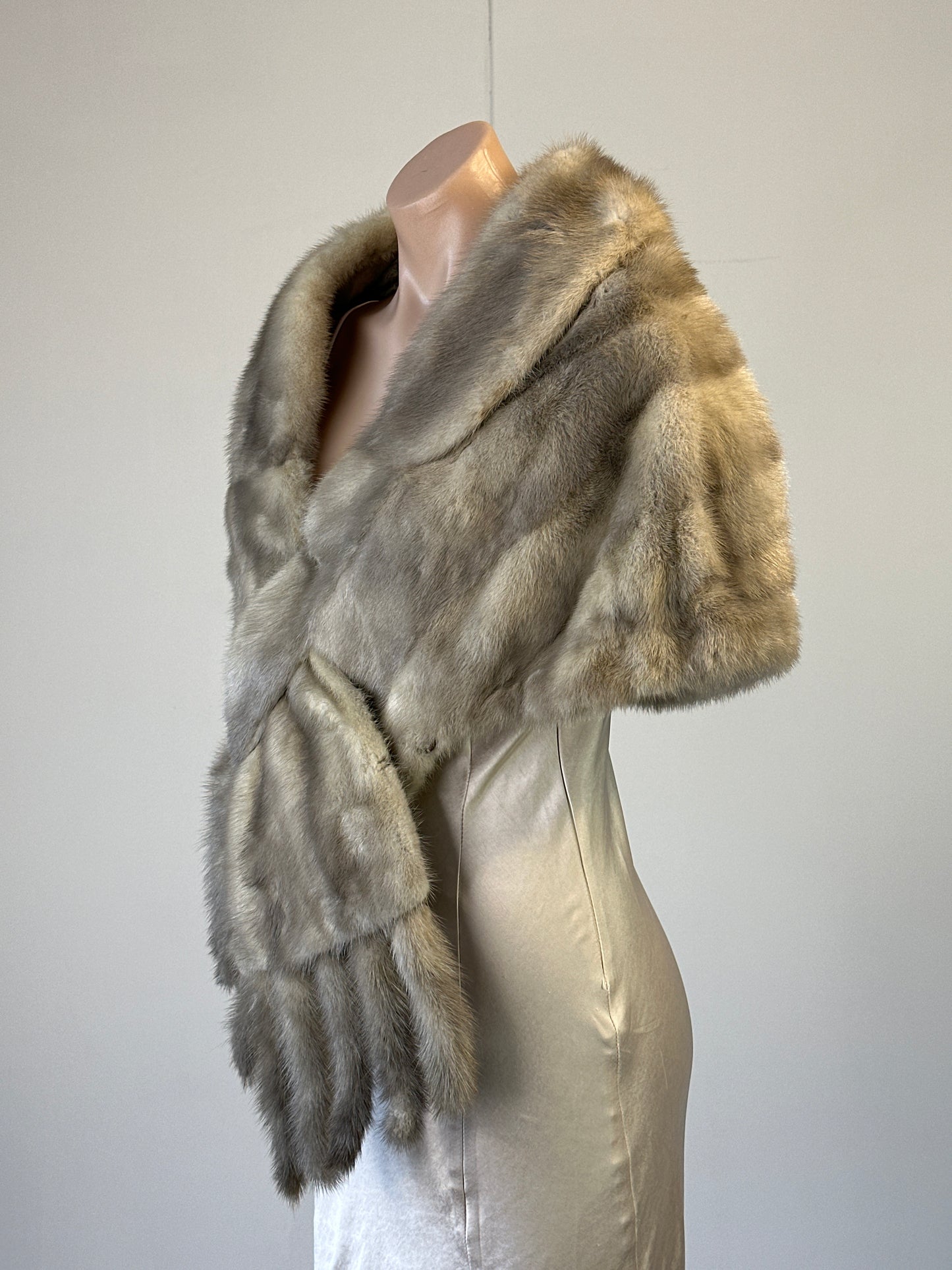 Bailey's Furs - Perth | vintage 50's | fur stole | one size | wrap front