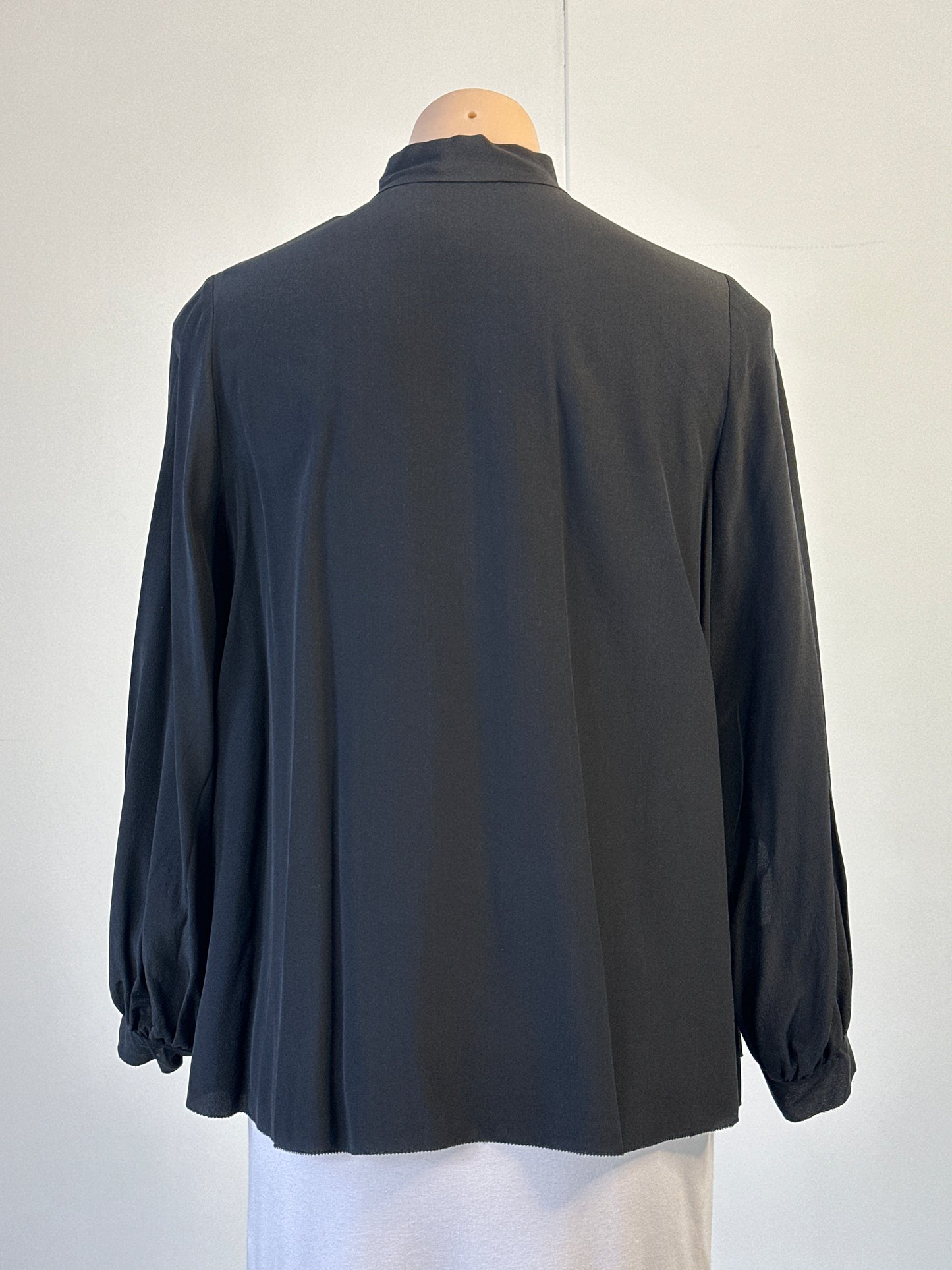 Scanlan Theodore | top | size 8 | long sleeve | 100% silk
