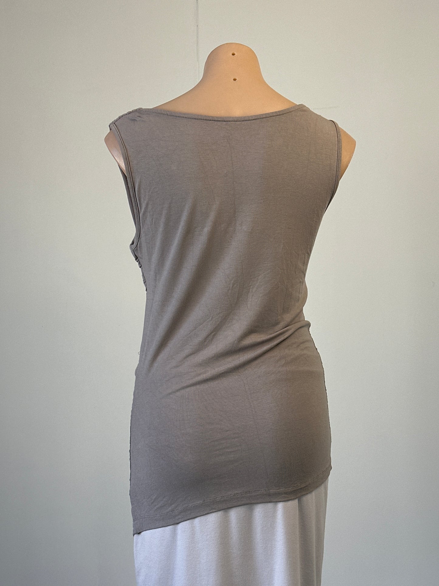 Sãopaulo | top | size 12 | sleeveless