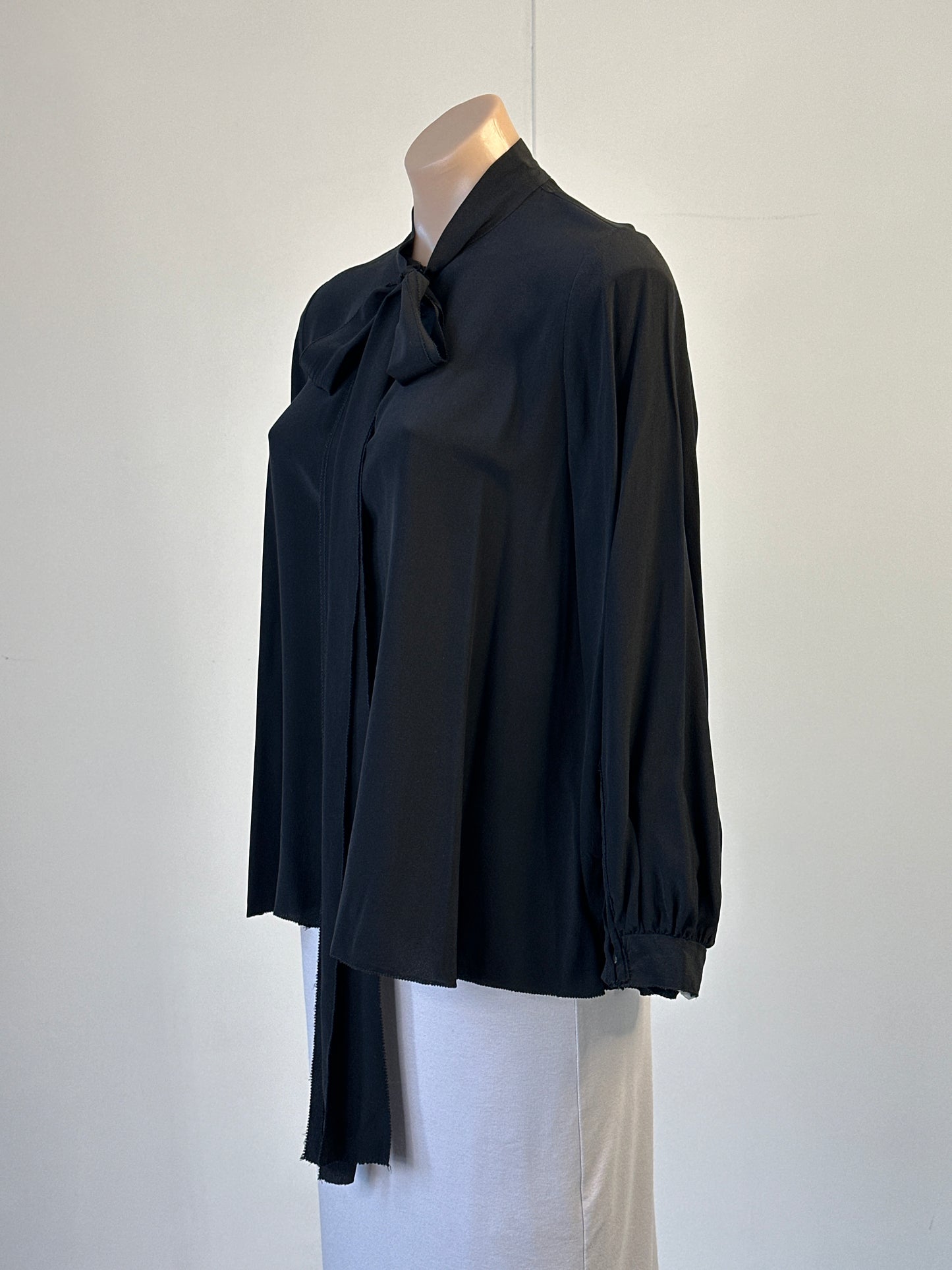 Scanlan Theodore | top | size 8 | long sleeve | 100% silk