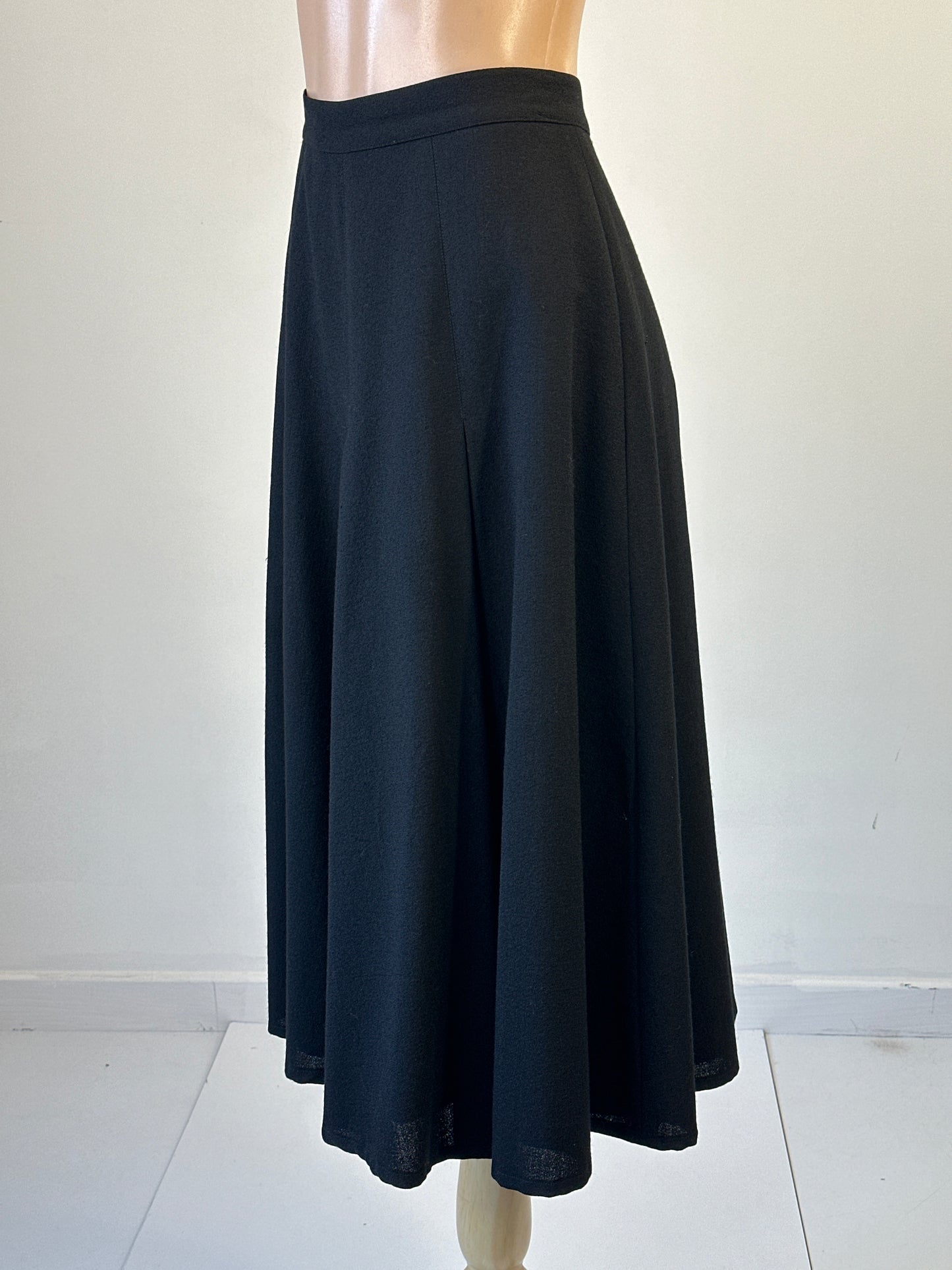 Adam Bennett | vintage 90's | skirt | size 12 | midi length | 100% wool | made in Hong Kong