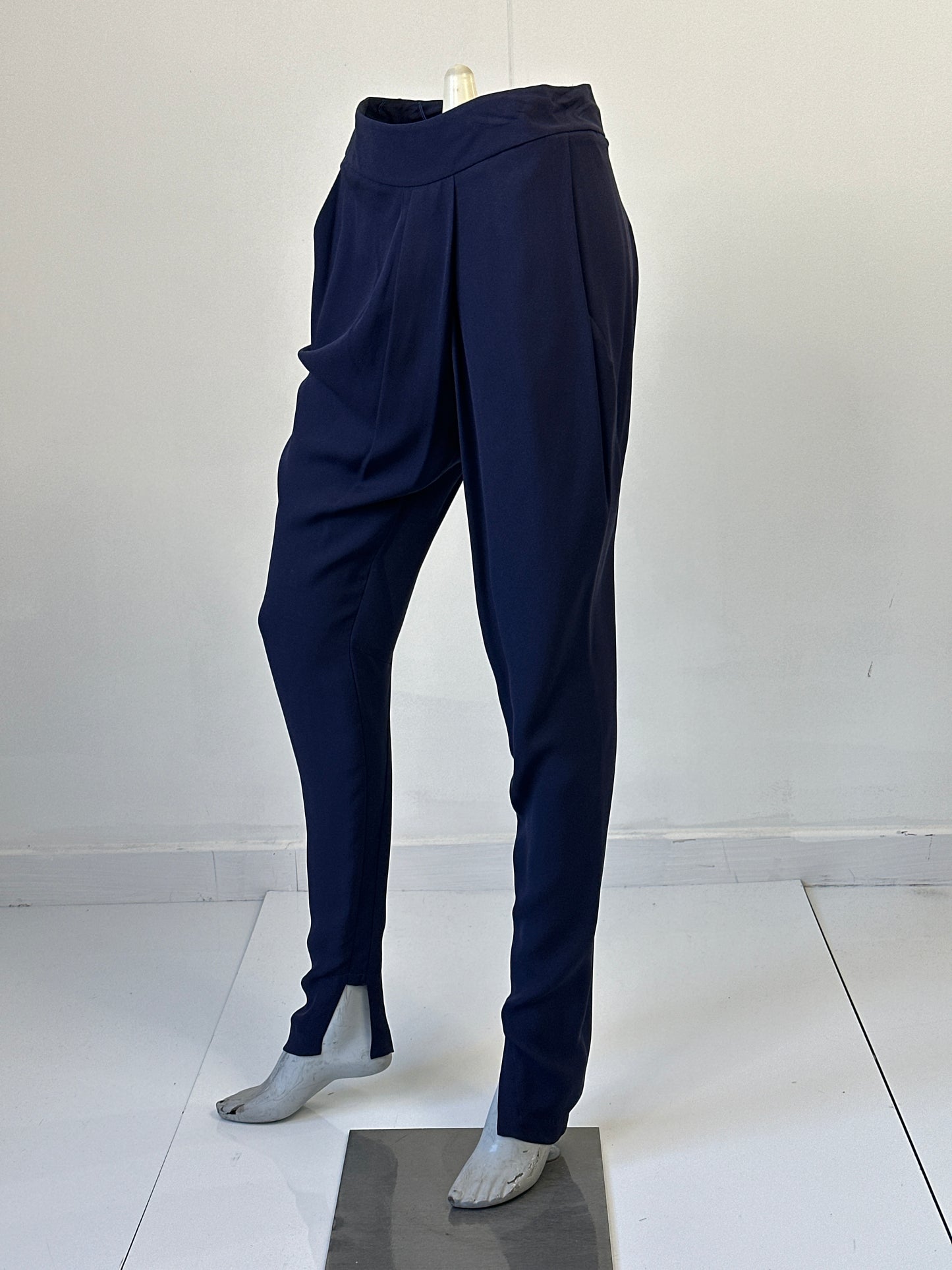 WILLOW | pants | size 8 | tapered leg | 100% silk
