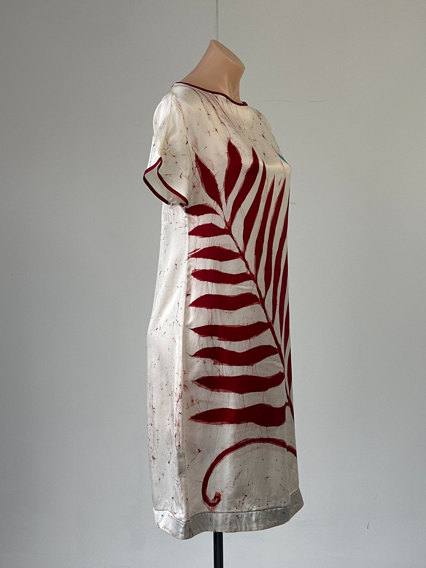 Dilly's | dress | size 8 | knee length | 100% silk