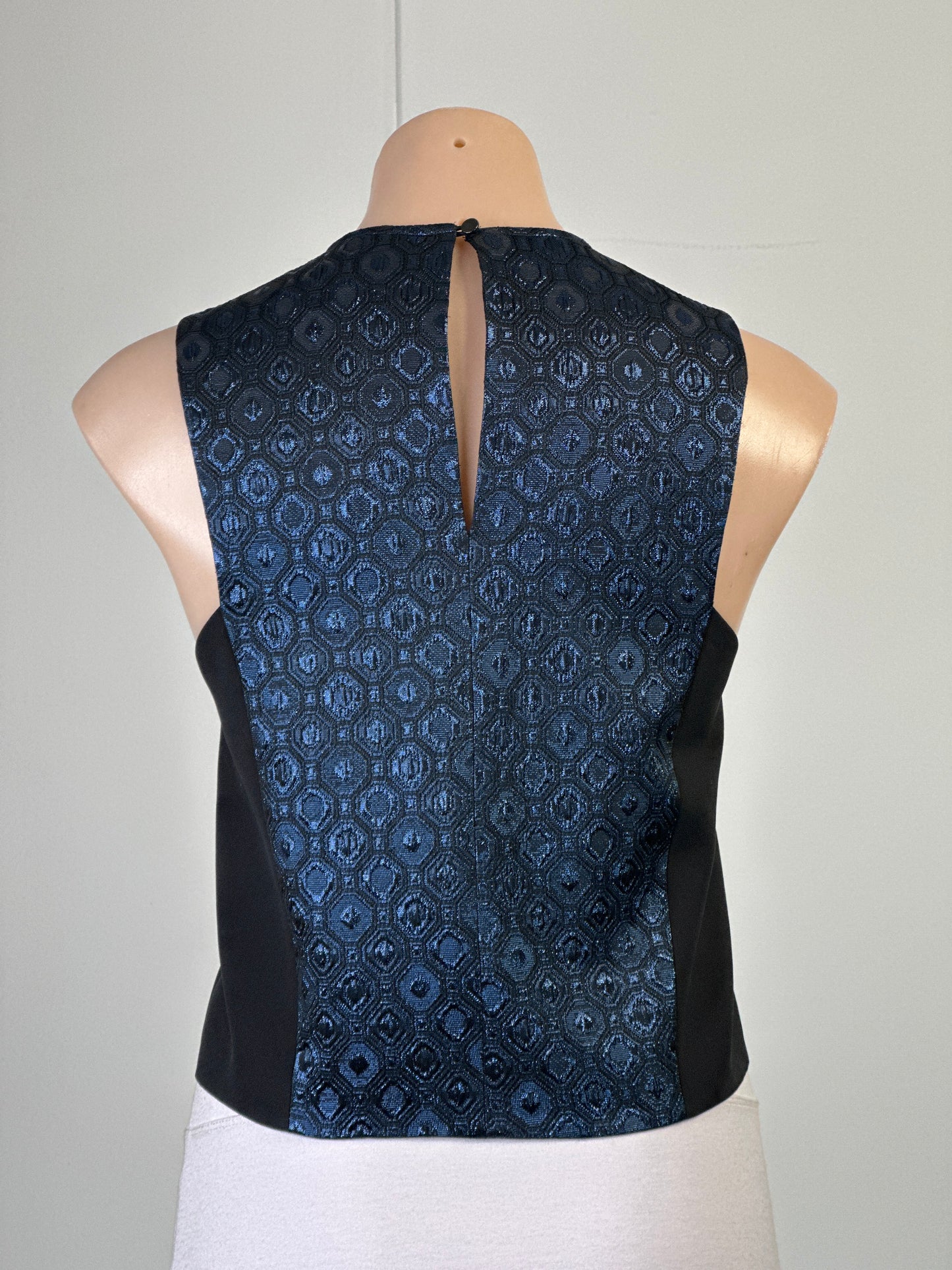 Ginger & Smart | top | size 8 | sleeveless