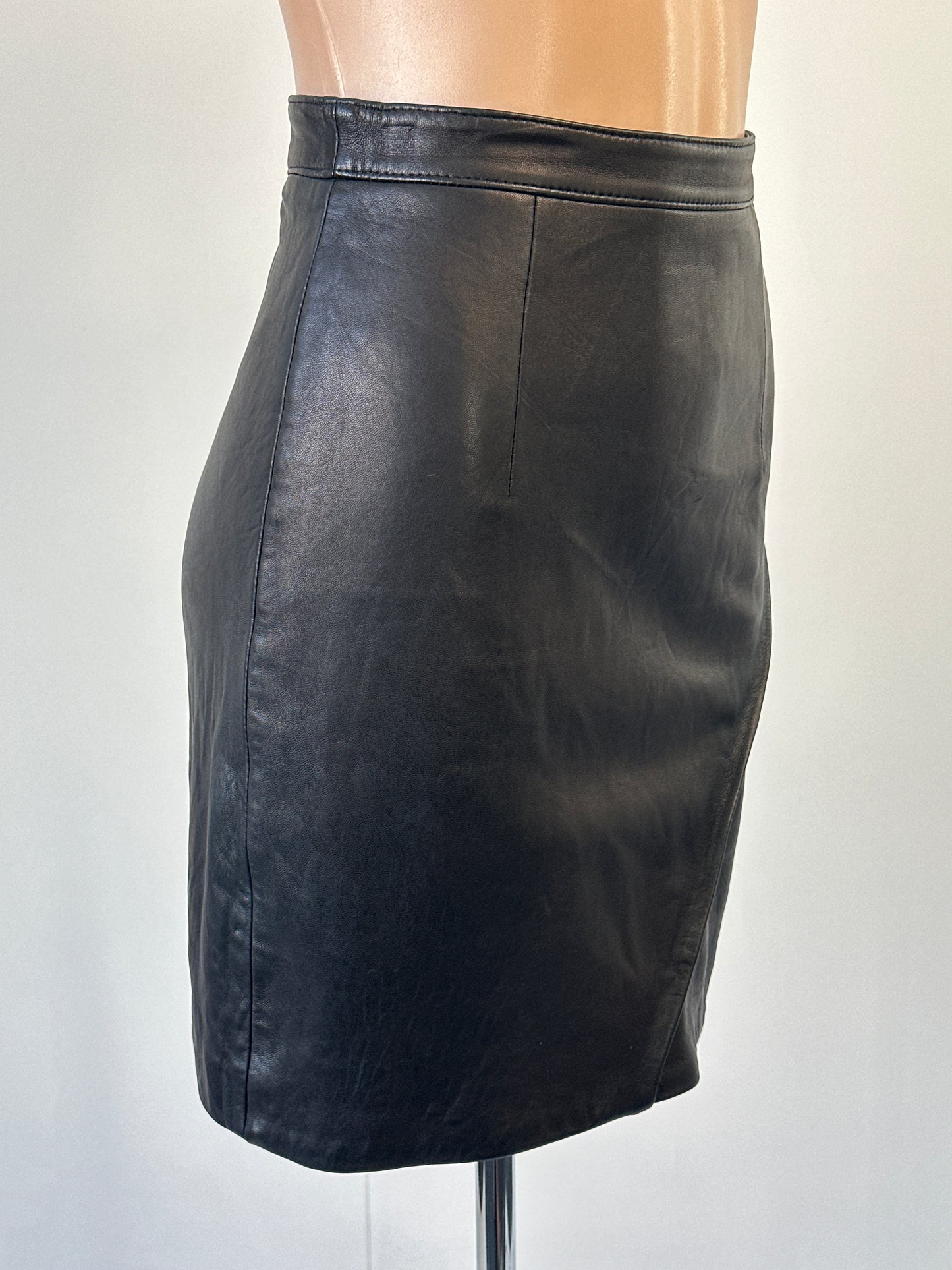KOOKAI | skirt | size 6 | mini length | 100% leather | made in Australia 🇦🇺