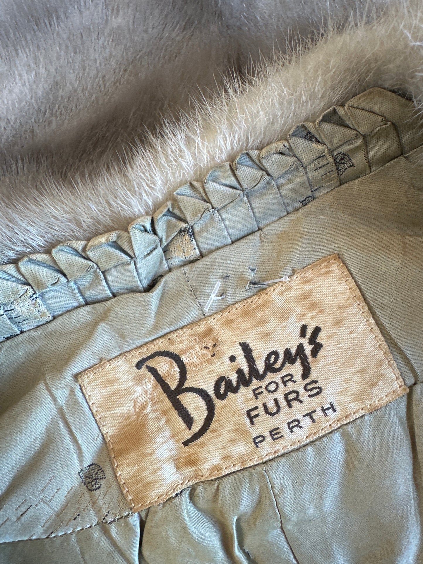 Bailey's Furs - Perth | vintage 50's | fur stole | one size | wrap front