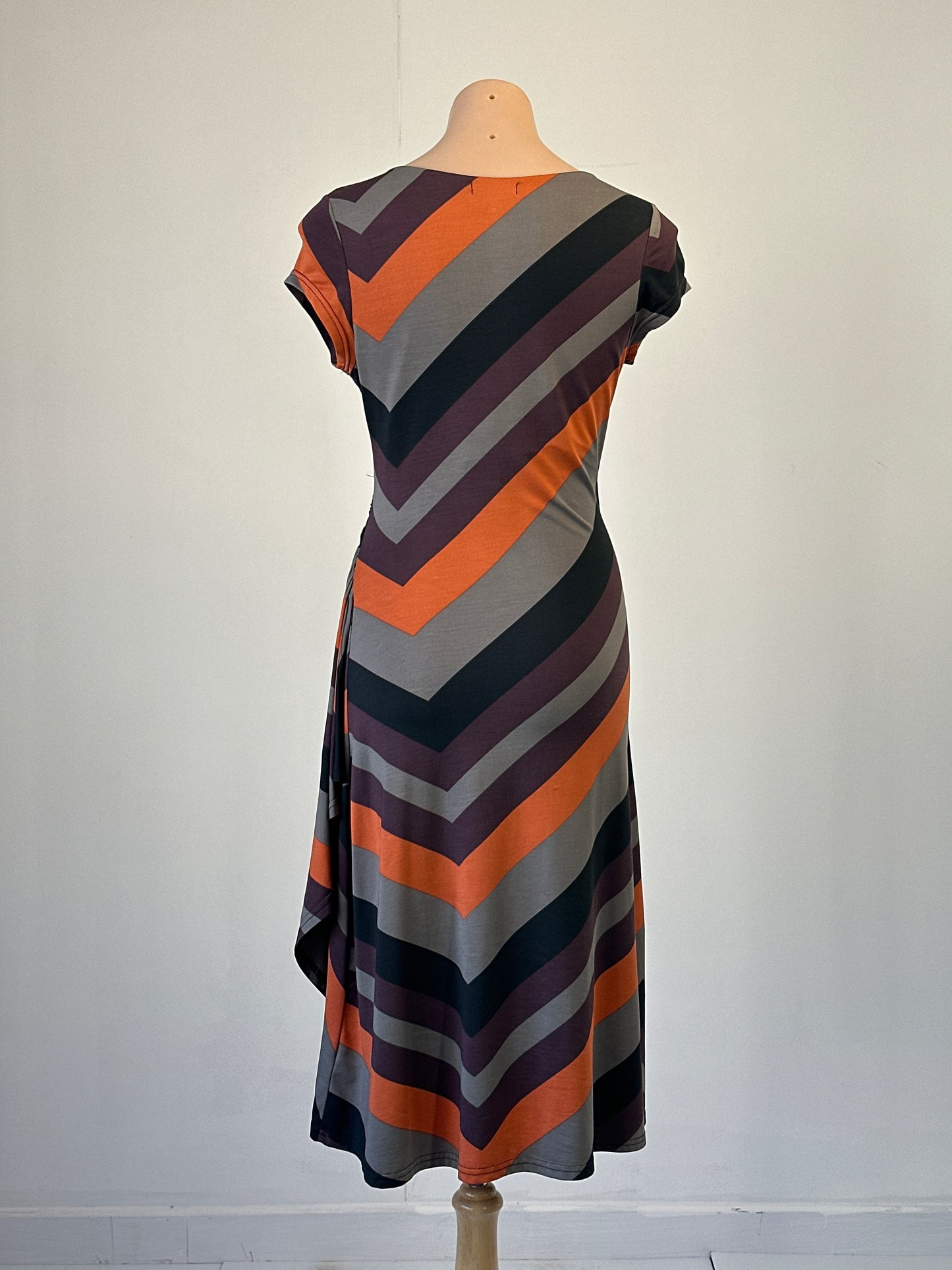 Teaberry | dress | size 8 | midi length
