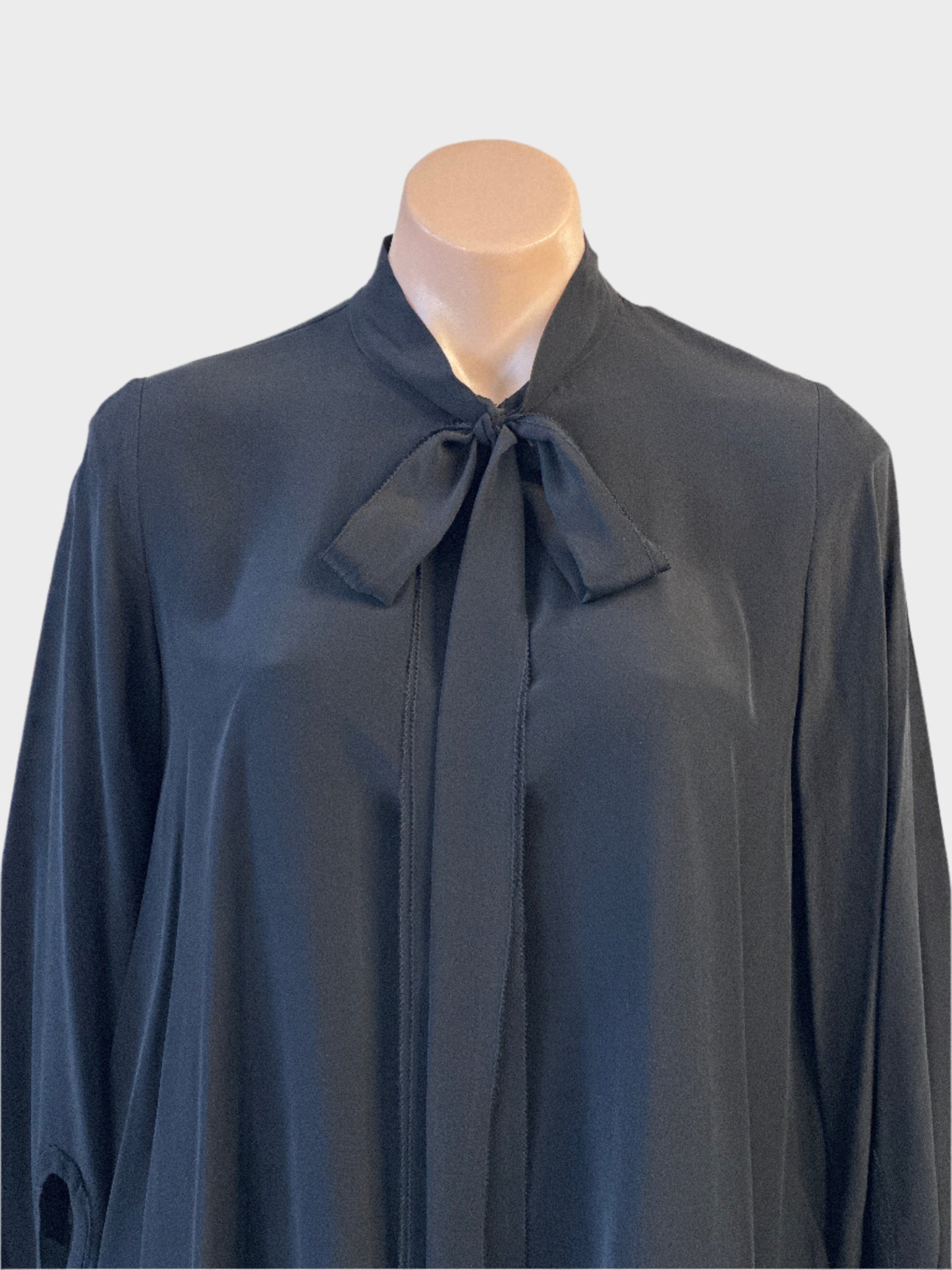 Scanlan Theodore | top | size 8 | long sleeve | 100% silk