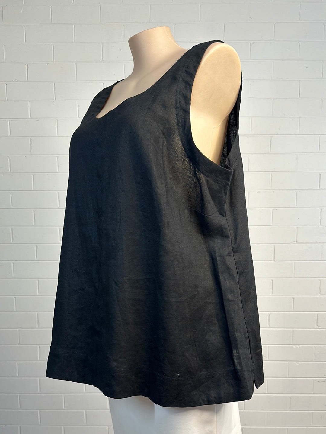 Maggie T | top | size 24 | sleeveless | 100% linen | new with tags