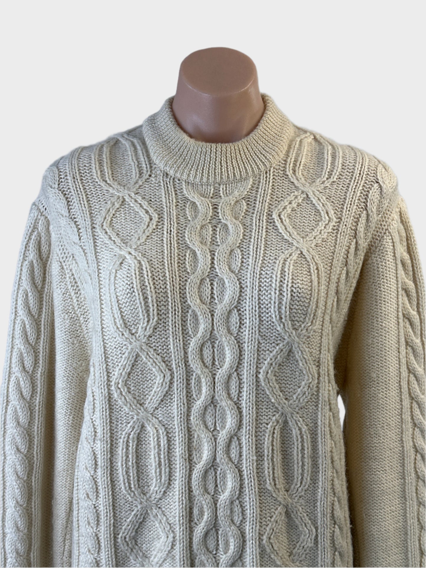 No label | vintage 80's | sweater | size 14 | crew neck | 100% wool | made in Hong Kong