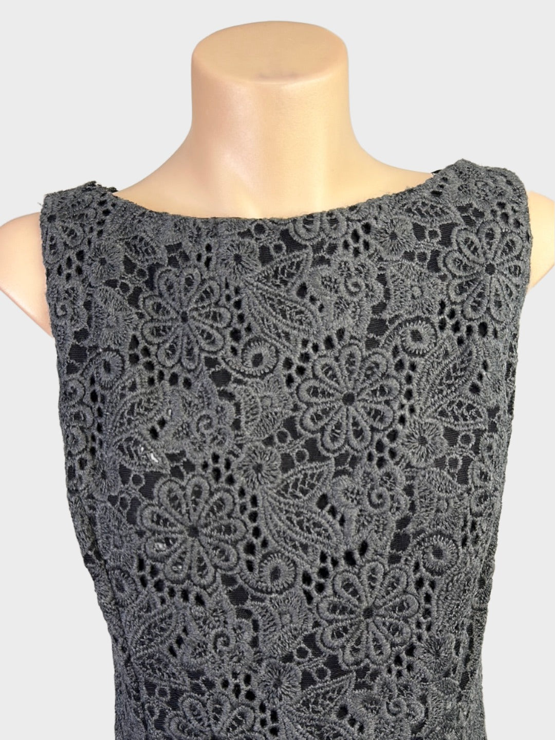 Carolina Herrera | New York | dress | size 6 | knee length | made in the USA