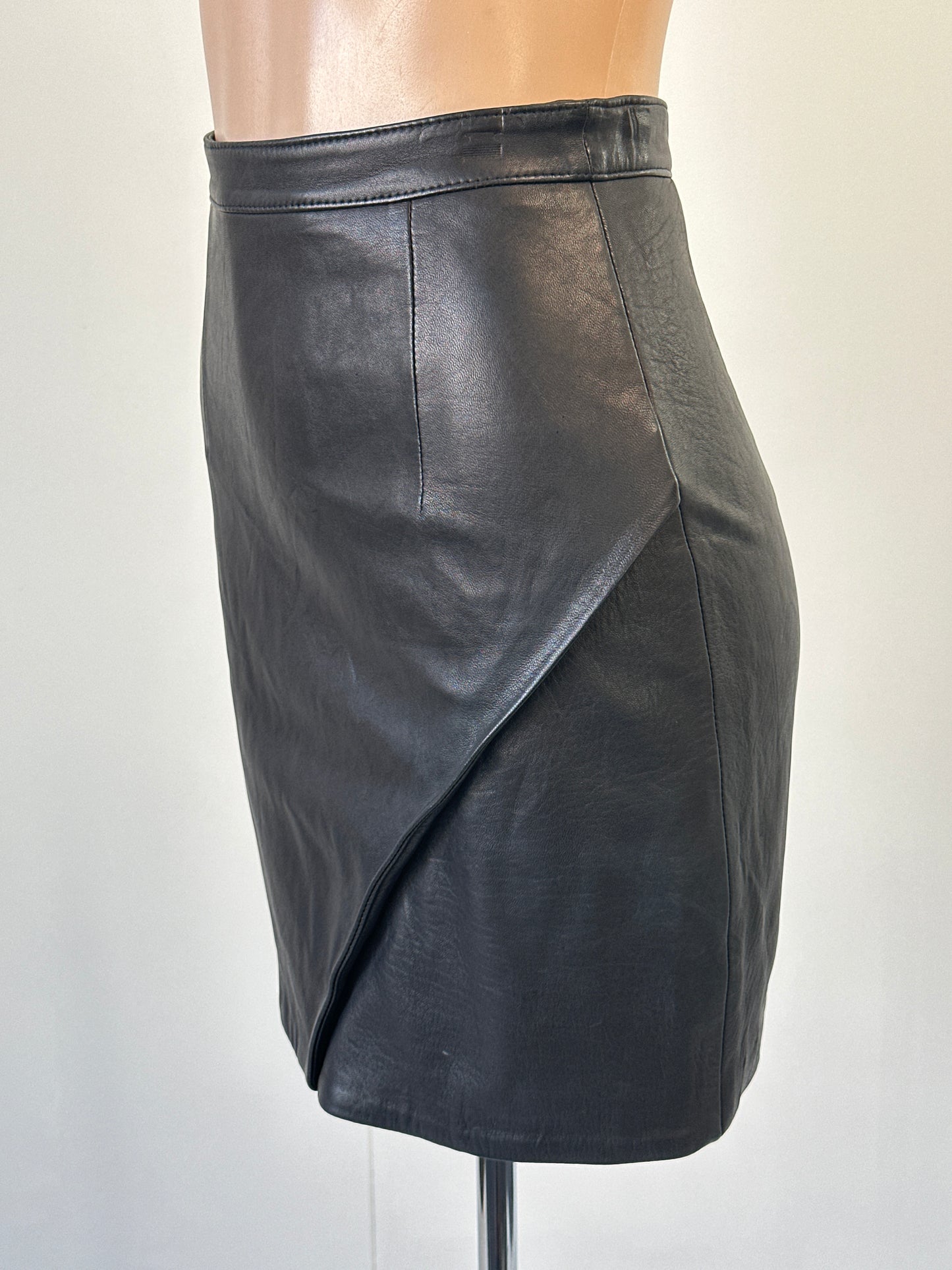 KOOKAI | skirt | size 6 | mini length | 100% leather | made in Australia 🇦🇺