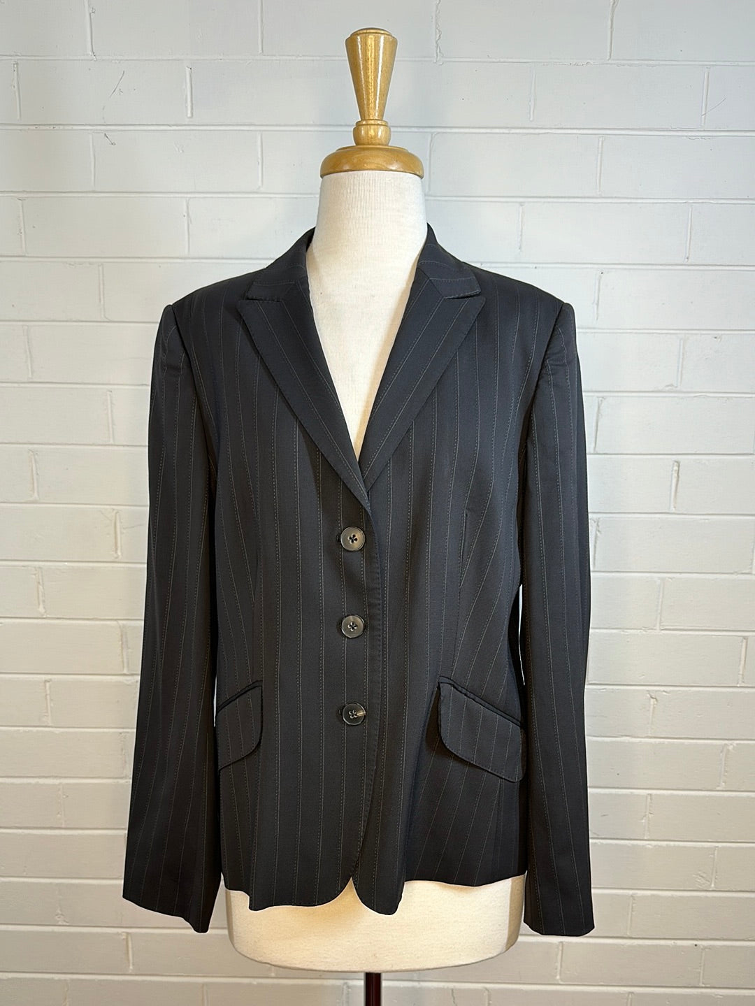 Aquascutum London jacket size 12 single breasted 100