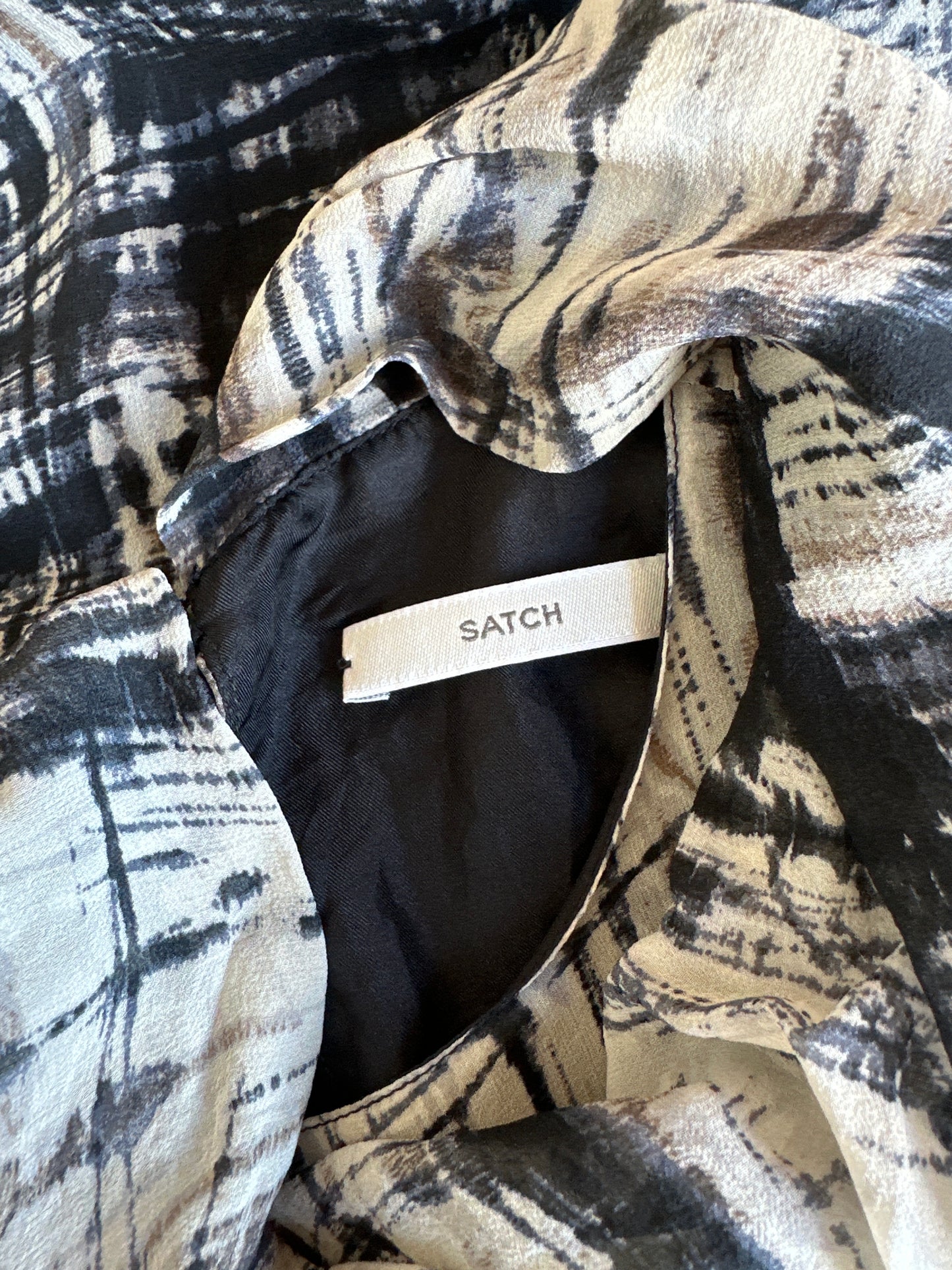 Satch | dress | size 12 | knee length | 100% silk | made in Australia 🇦🇺