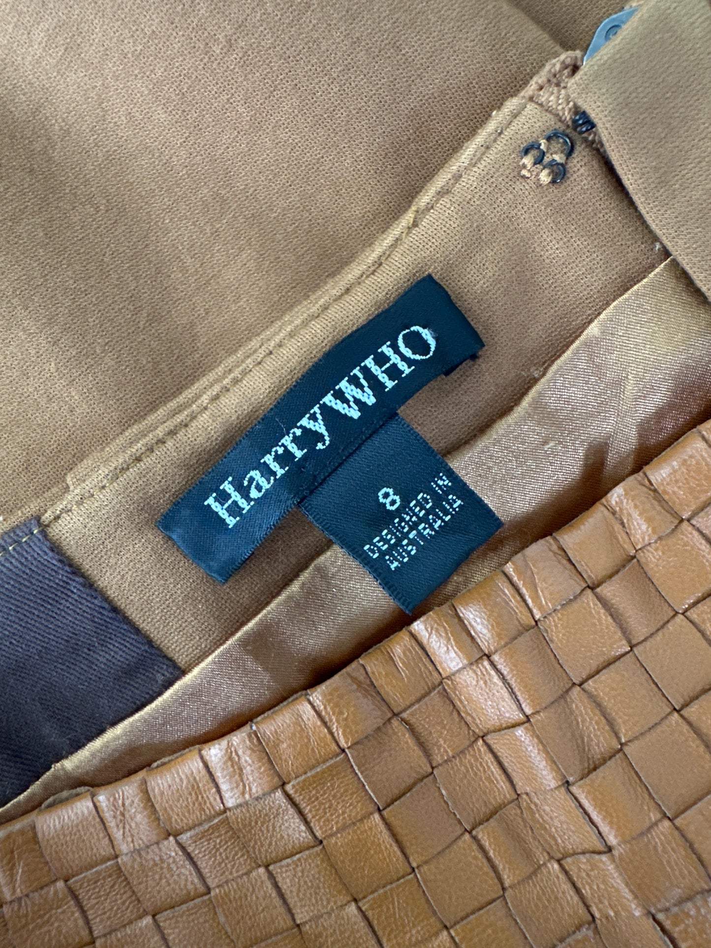Harry Who | vintage 90’s | skirt | size 8 | mini length | 100% leather contrast