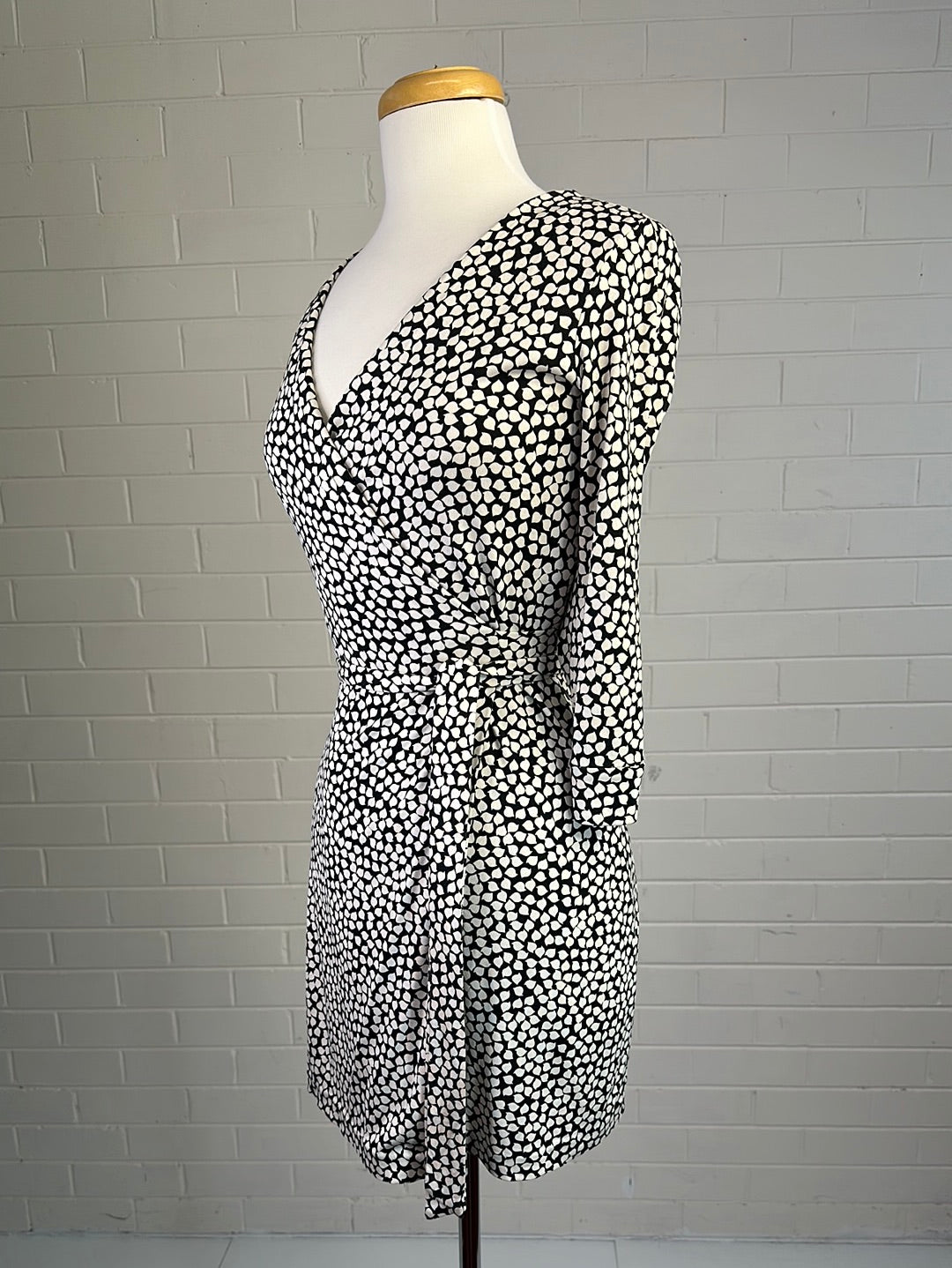 Diane von Furstenberg | New York | dress | size 8 | knee length | 100% silk