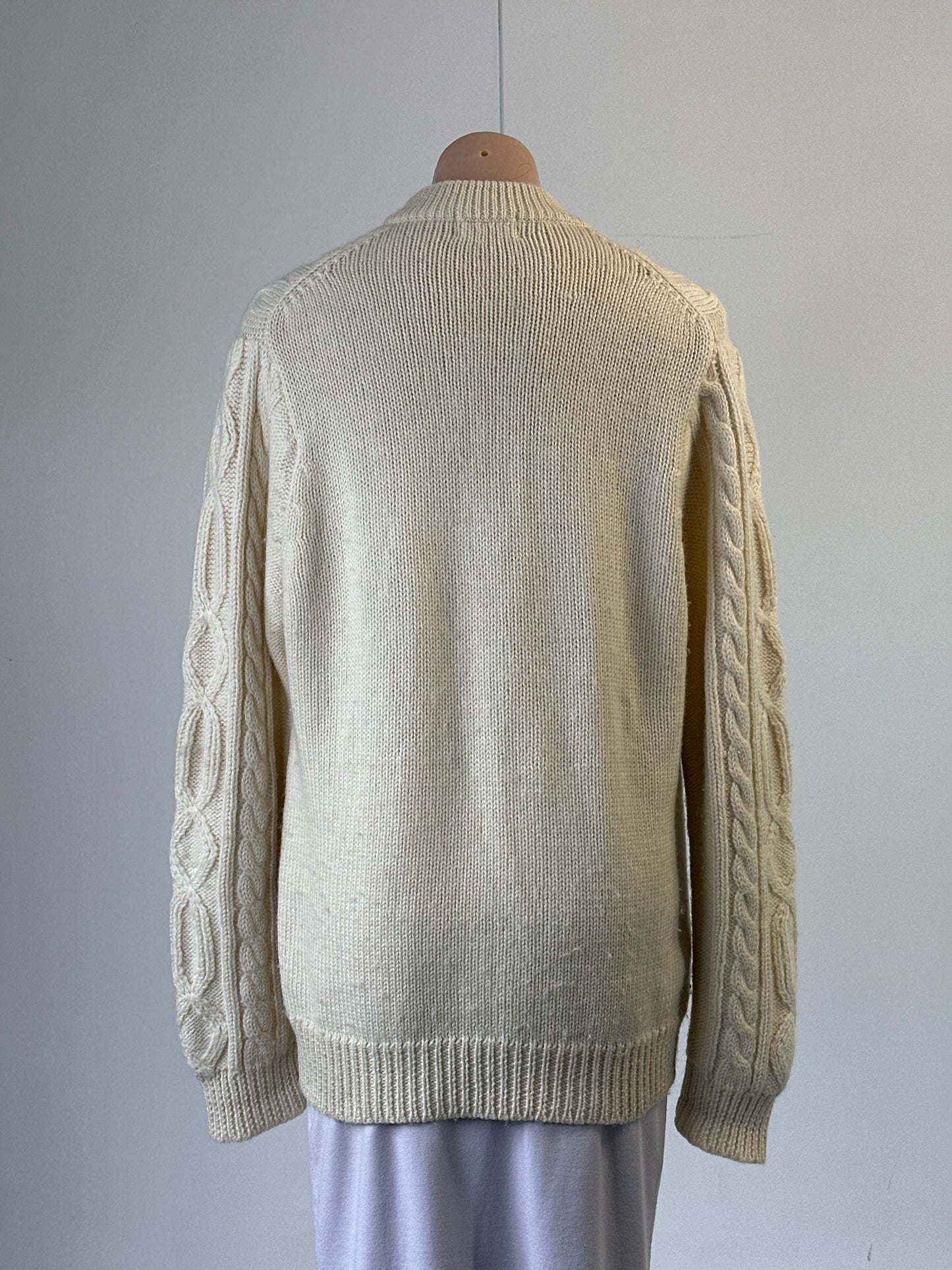 No label | vintage 80's | sweater | size 14 | crew neck | 100% wool | made in Hong Kong
