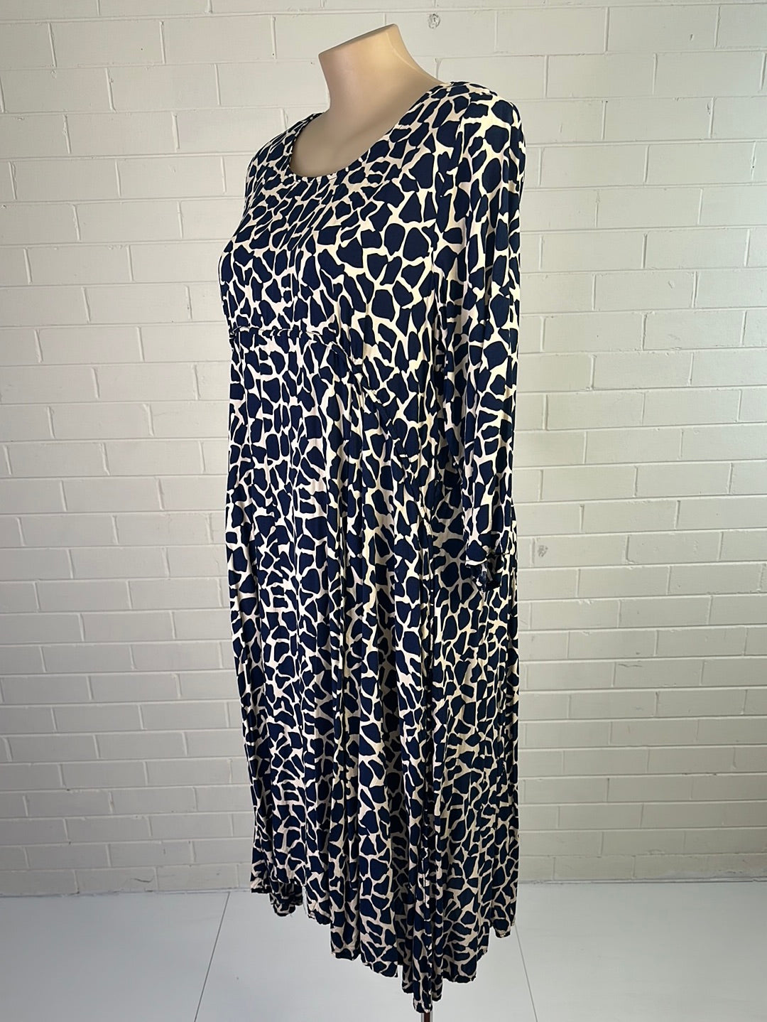Willow & Tree | dress | size 18 | midi length