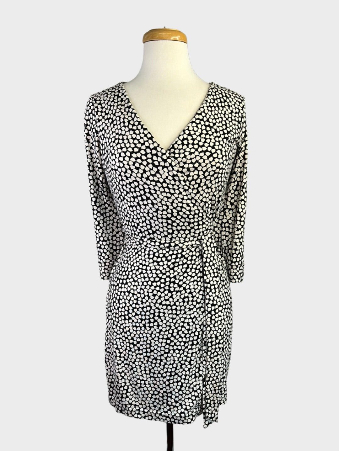 Diane von Furstenberg | New York | dress | size 8 | knee length | 100% silk