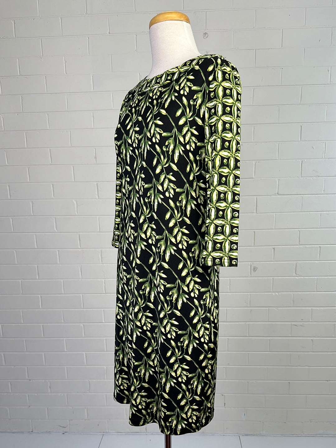 Johnston & Bell | dress | size 8 | knee length