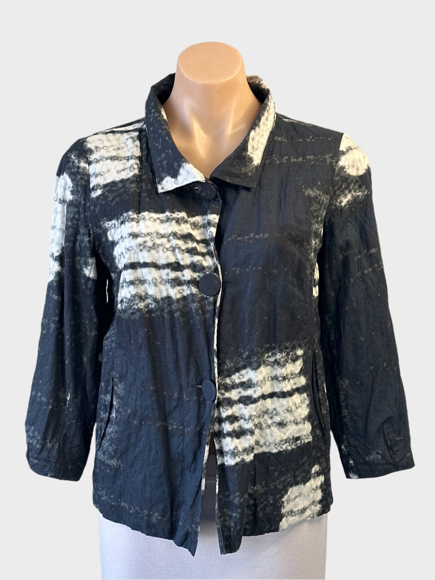 Designer Ignazia grey and white abstract print soft crush jacket with three quarter sleeves for office or smart casual wear.