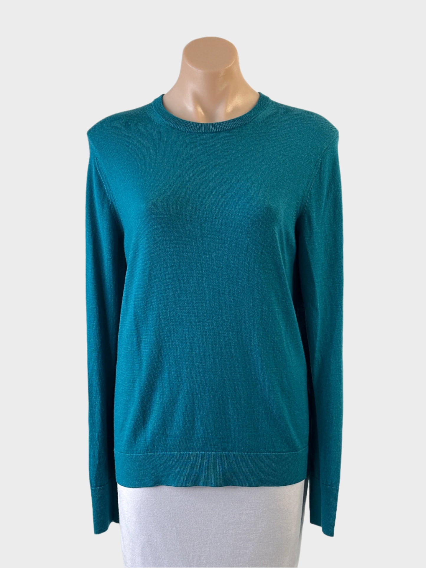 Uniqlo pure wool classic green sweater with contrasting rib trim and round neck for smart casual or office wear.