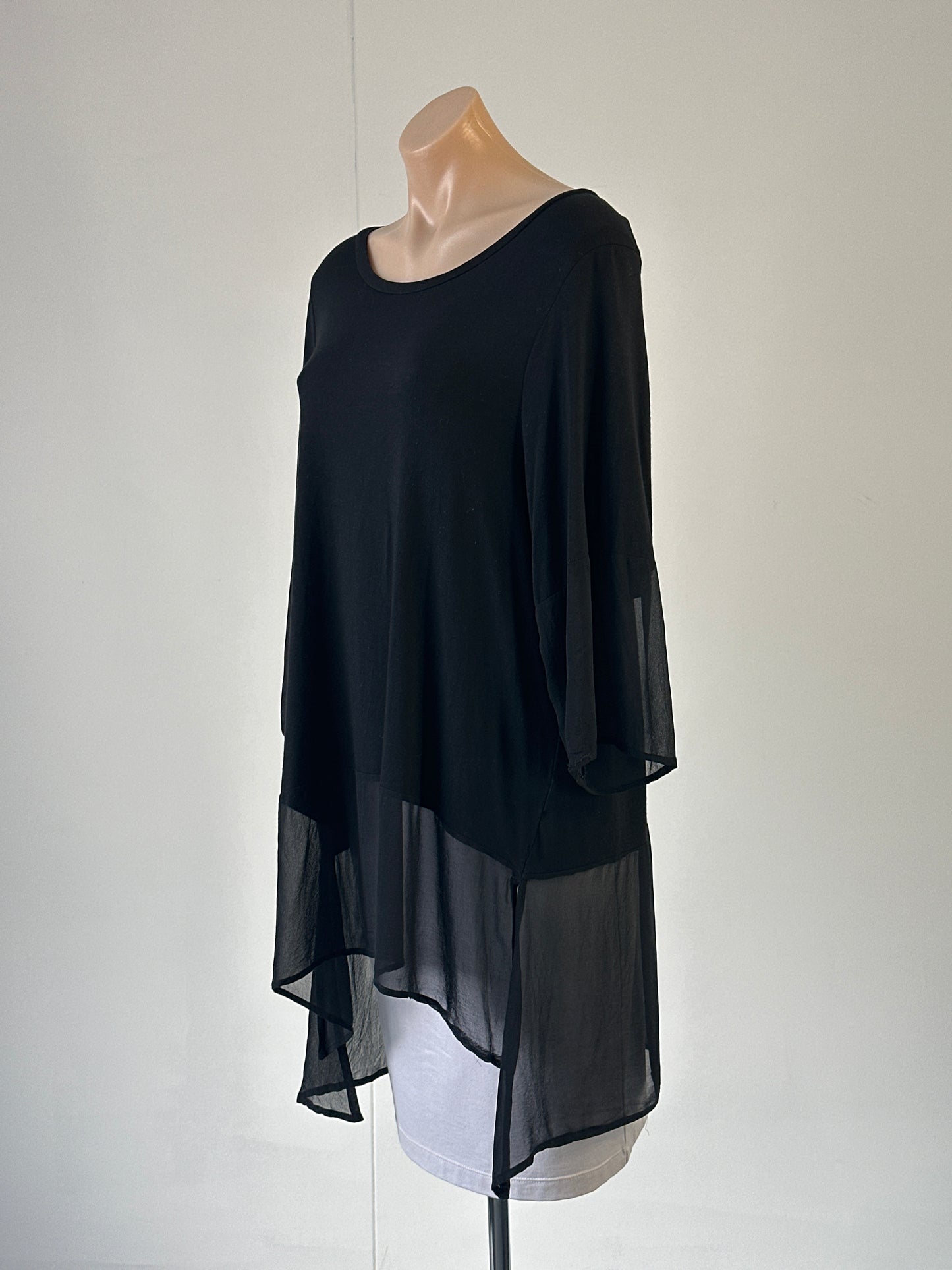 Morgan Marks | top | size 10 | three quarter sleeve