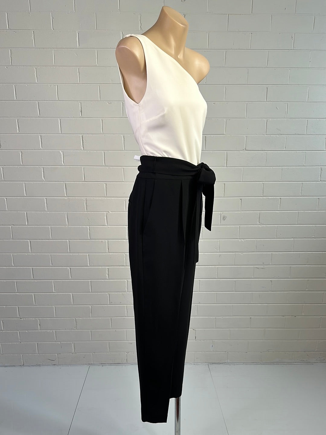 Banana Republic | California | pantsuit | size 8 | tapered leg