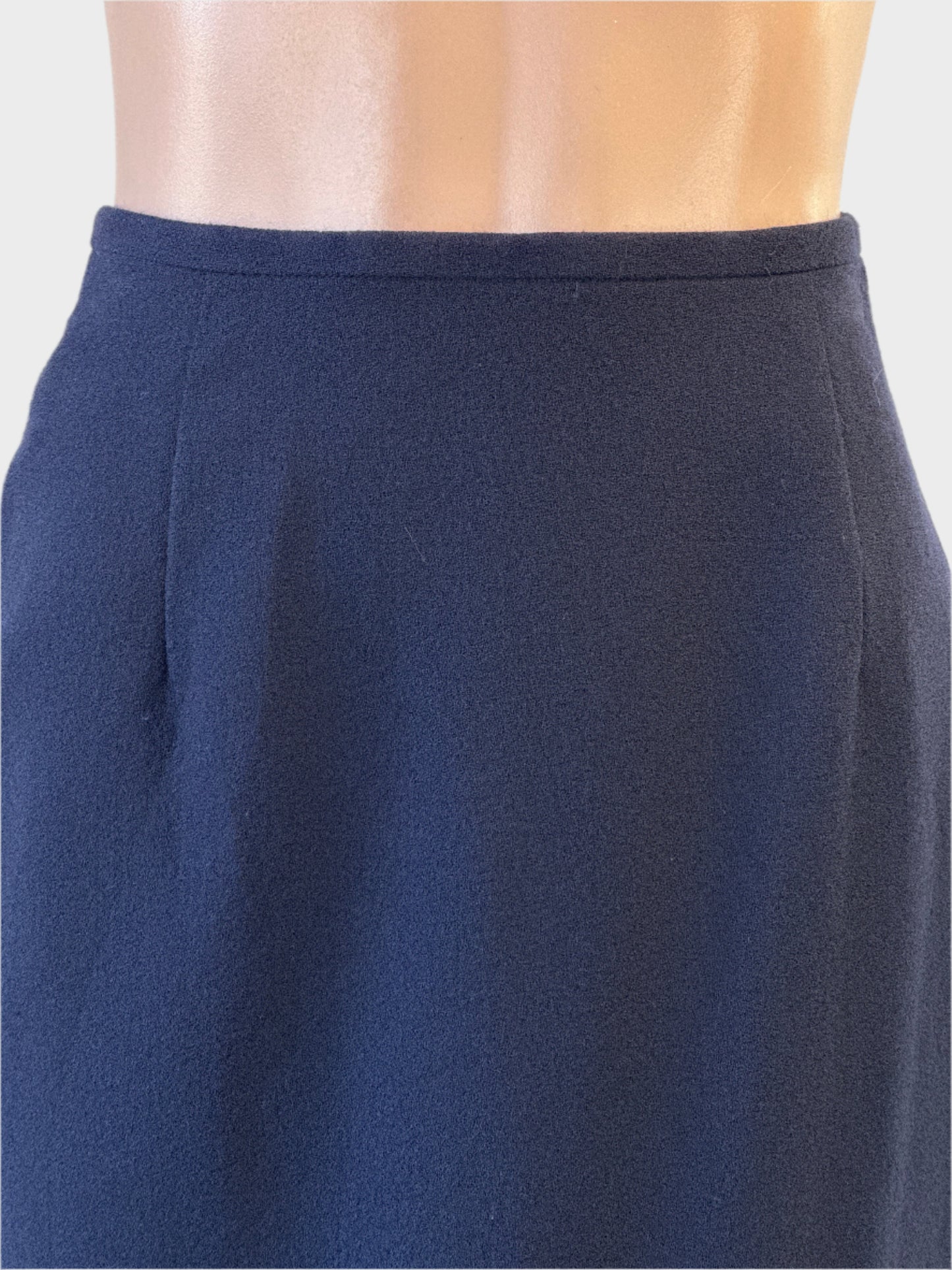Carla Zampatti | vintage 90's | skirt | size 8 | knee length | 100% wool | made in Australia 🇦🇺