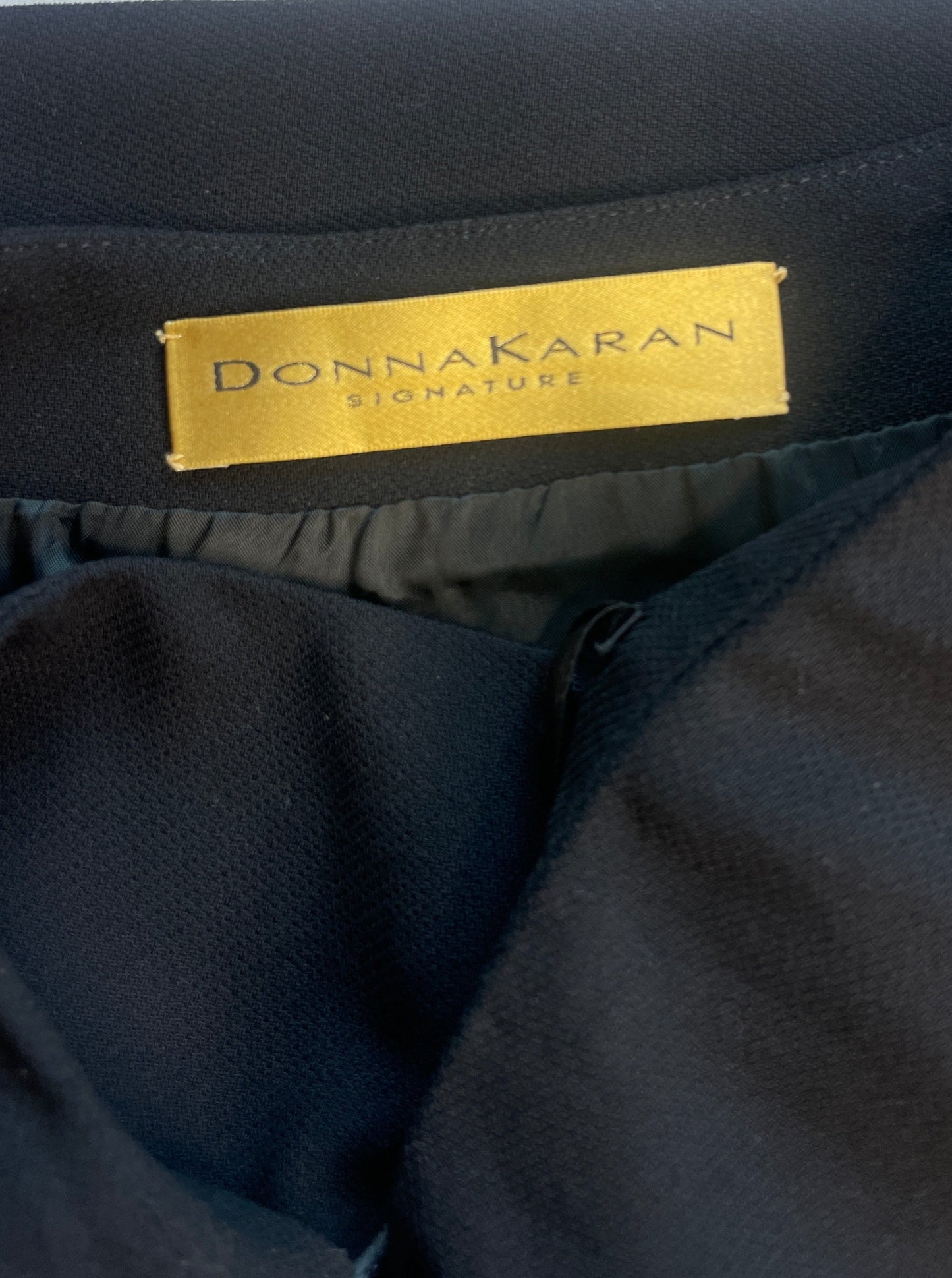 Donna Karan | New York | skirt | size 14 | knee length | 100% wool | made in the USA