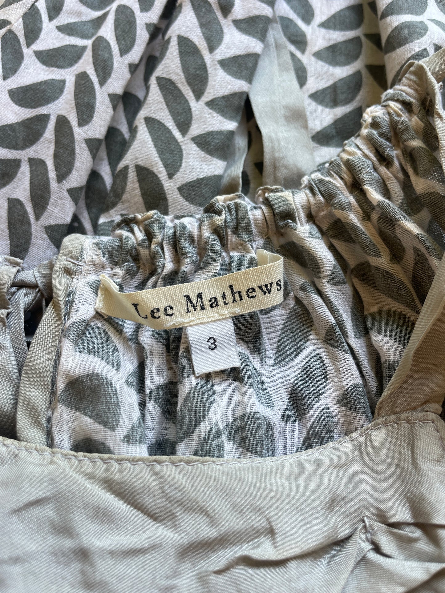 Lee Matthews | top | size 14 | sleeveless