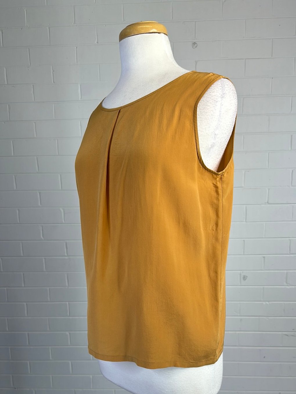 Edward Kazas | vintage 90's | top | size 10 | sleeveless | 100% silk