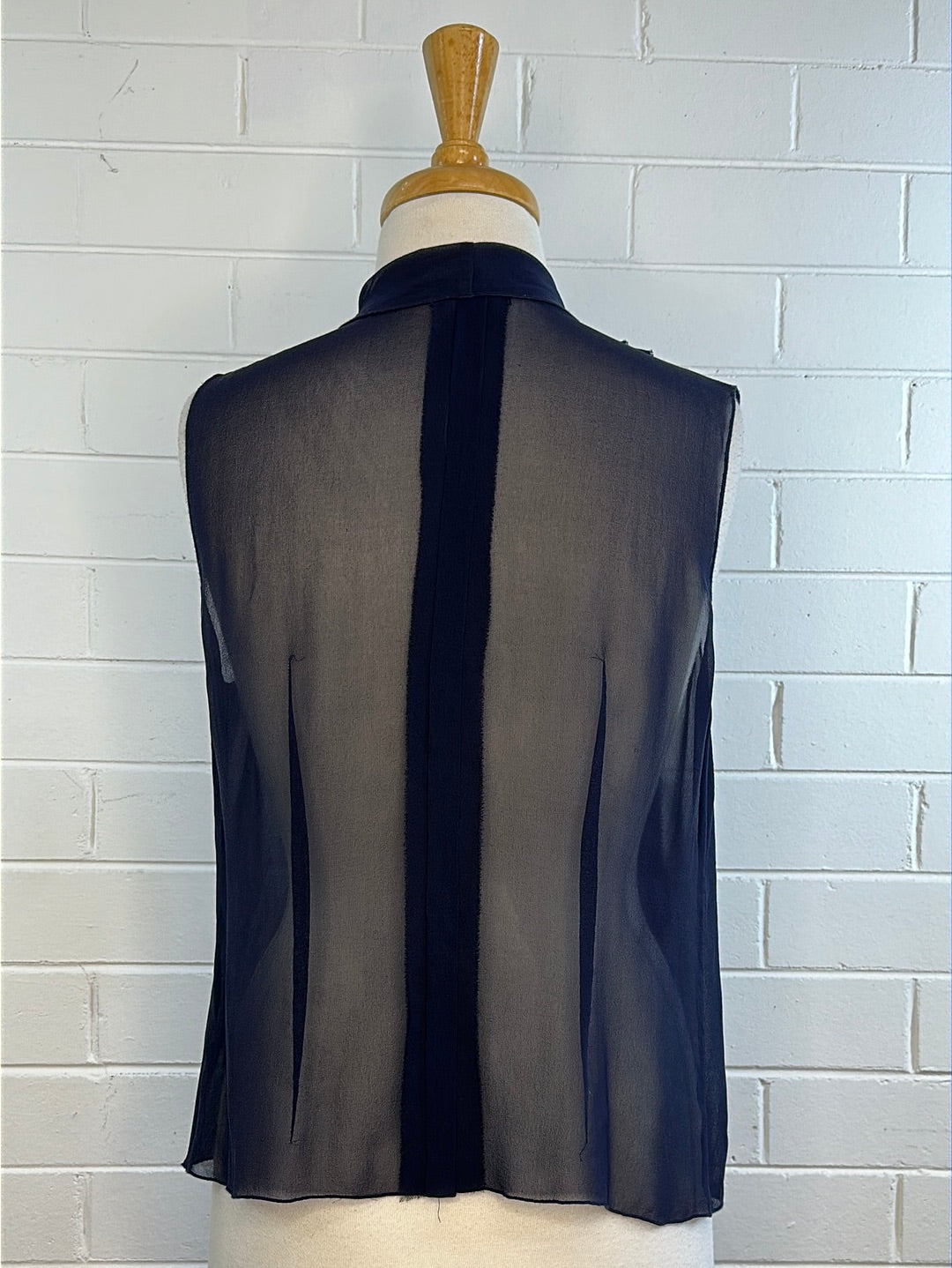 Carla Zampatti | shirt | size 10 | sleeveless | 100% silk