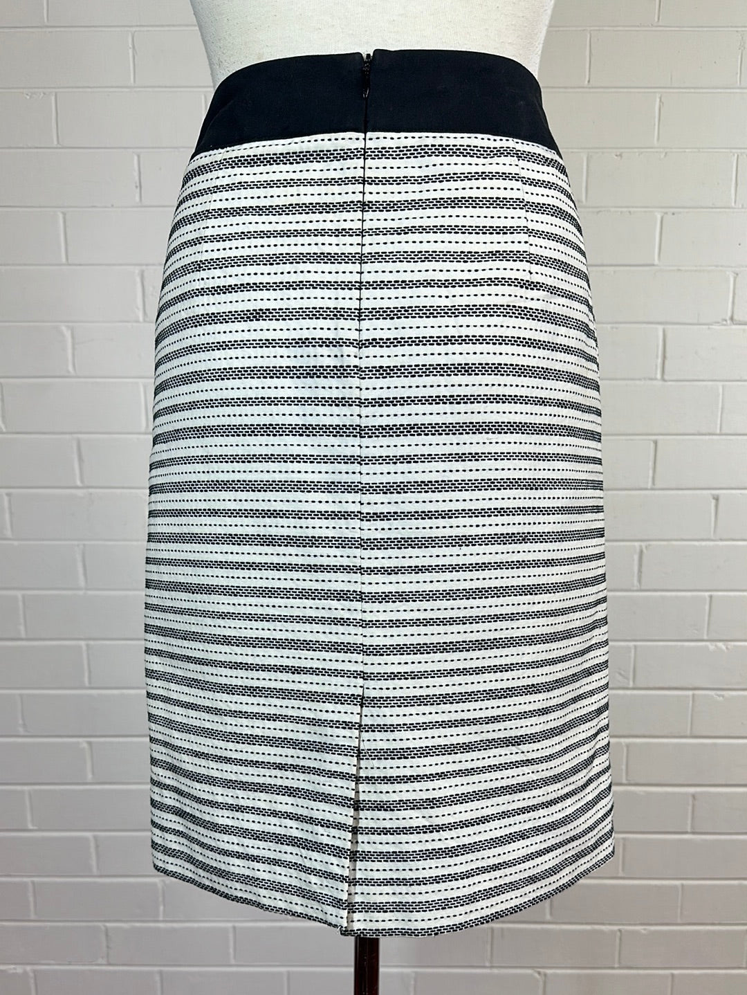 Basque | skirt | size 10 | knee length