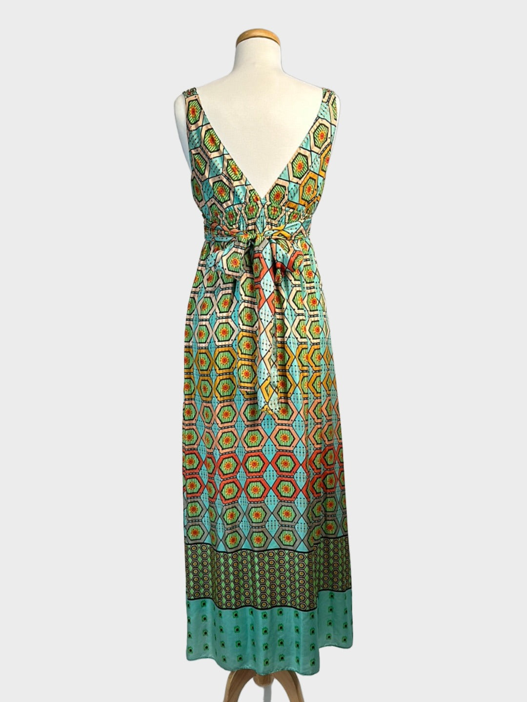 Max | New Zealand | dress | size 8 | maxi length | 100% silk