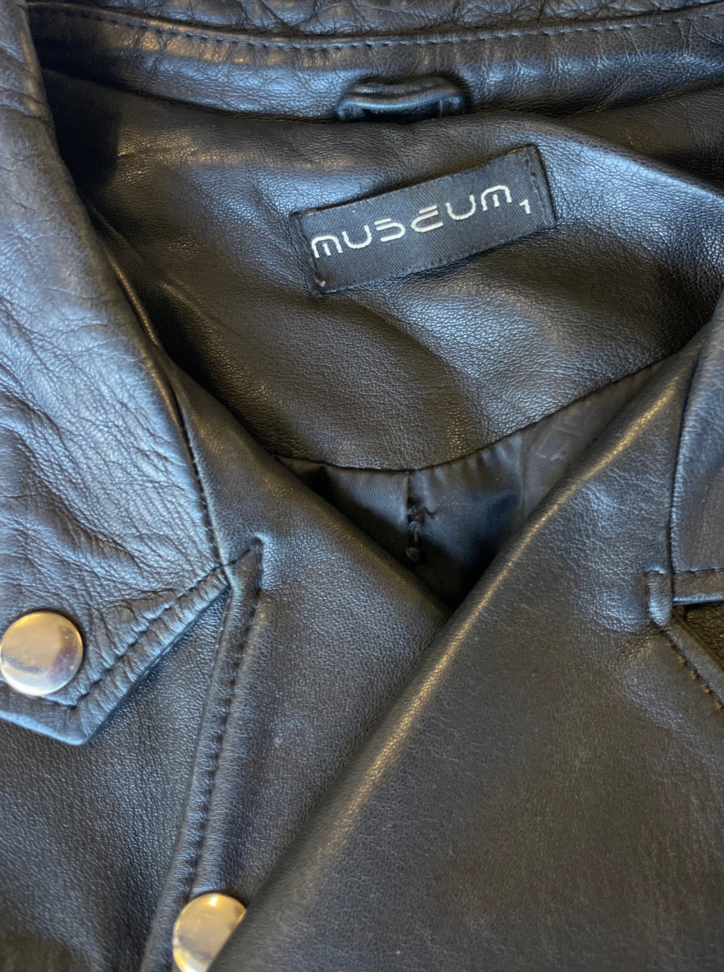 Museum | England | vintage 80's | jacket | size 6 | zip front | leather